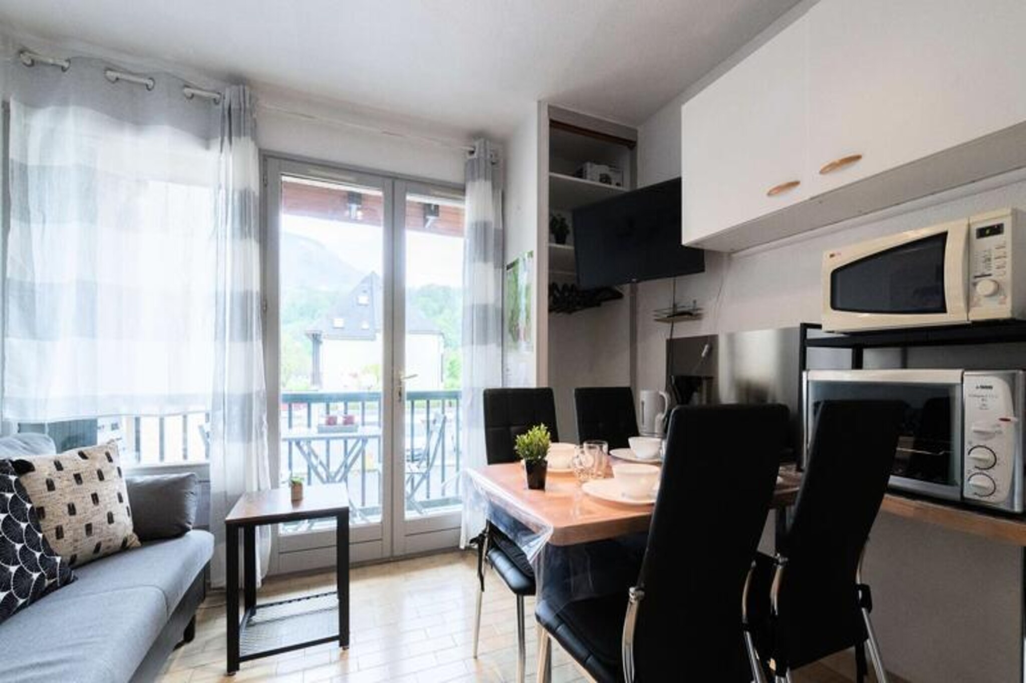 Apartment in St Lary with Shuttle to Slopes
