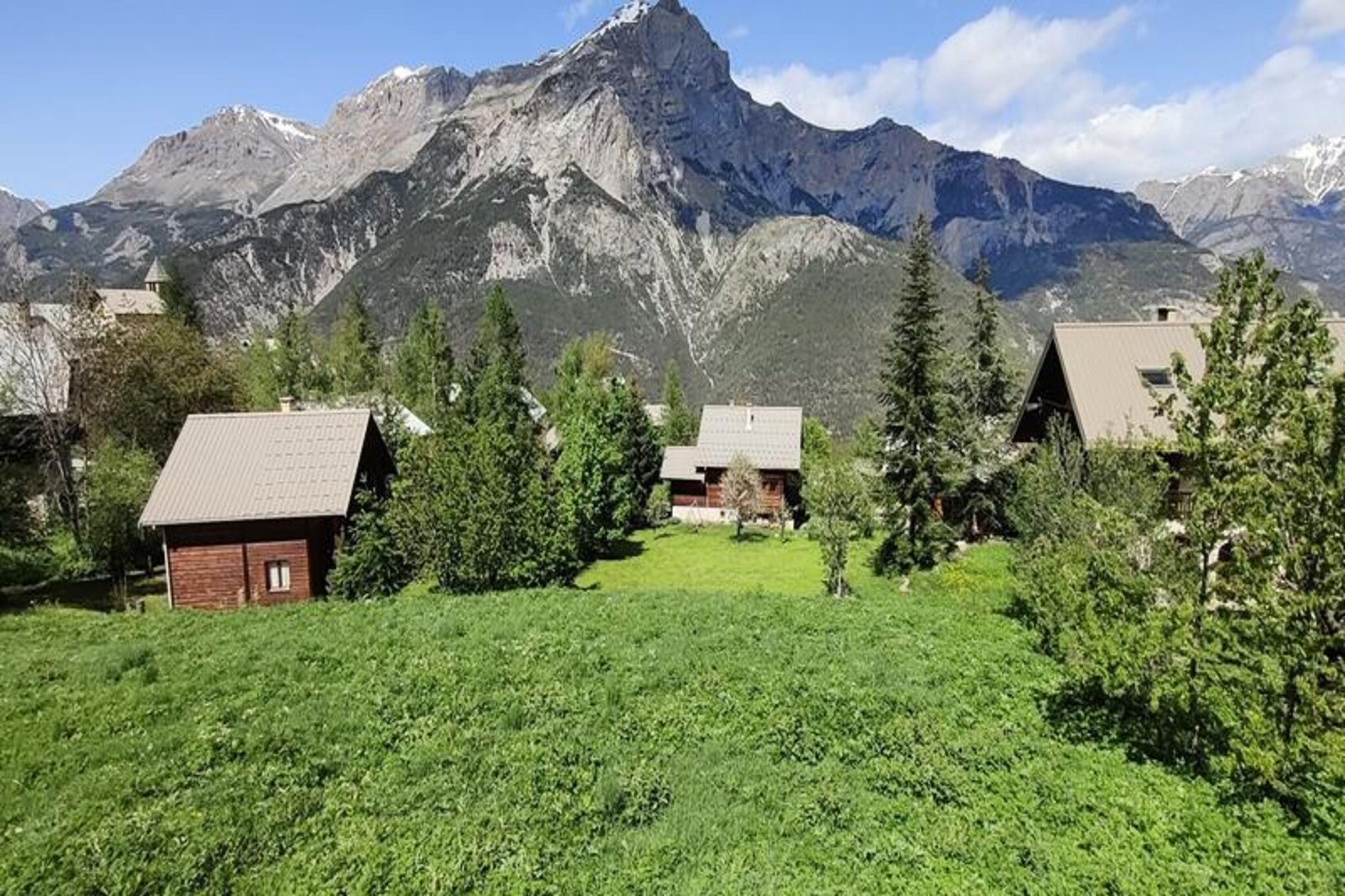 Wifi access. Chalet "Le Riou" respecting the RT 2012 standard. Ideal for family or friends, this new, fully equipped Chalet will offer you all the comfort necessary to enjoy your vacation.
 a pleasant terrace is available, land all around the chalet is also available.
 The outdoor surface is not as spacious as a football field! Walks and the mountains are just a stone's throw away!
 On 3 levels the Chalet is composed of: a large entrance with 2 cupboards and separate WC, 2 bedrooms with 160 double bed, bathroom with shower and WC, 2 bedrooms with 6 90 single beds, bathroom with bathtub and WC, a kitchen equipped with fridge/freezer, induction hob, oven, dishwasher, microwave, toaster, kettle, filter coffee maker,... Spacious dining room, the living room is equipped of a television. Access to the outside through the living room. Parking at the foot of the Chalet or in the garage. 
 The advantage of this Chalet: The proximity to shops, ski slopes, hiking trails, etc. The exceptional view in each room of the Chalet. Bright. New comfortable chalet.
 WIFI AVAILABLE IN THE CHALET
 - Surroundings: In a quiet area of ​​Puy-Saint-Vincent 1400m, the chalet is 2 minutes walk from shops, close to the slopes.
 Shuttle which takes you to the different villages: Vallouise, Les Vigneaux, L'Argentière and to the resorts of Puy Saint Vincent 1600-1800m & Pelvoux.
 - Activities: Many hikes nearby (White and Black Glacier, Lake Eychauda), mountain bike trails, archery, paragliding, horseback riding, artisan markets, exhibitions,... come and discover the heritage and landscapes located in the heart of the Écrins National Park. 
 Short stay and late arrival, contact us
 More information: on the agency website cimesetneige.com
 Arrival on Saturday from 4:00 p.m. to 6:00 p.m.
 - Attention! Keys are handed over at the Cimes&Neige agency in Vallouise.
 Options: (to be reserved one week in advance at the latest)
 - Double bed sheet rental: €10/bed/stay
 - Single bed sheet rental: €10/bed/stay
 - Towel kit rental: €8/person/stay (1 large + 1 small)
 - Linen kit (sheets and towels): €17 (double sheets + 2 towel kits / single sheets + 1 towel kit)
 - End of stay cleaning: Included in the price
 Not included - Mandatory on arrival:
 - Security deposit: €950
 - Tourist tax (over 18 years old)
 
 Services available:
 White Lady Animal: 60
 
 Heating - 1