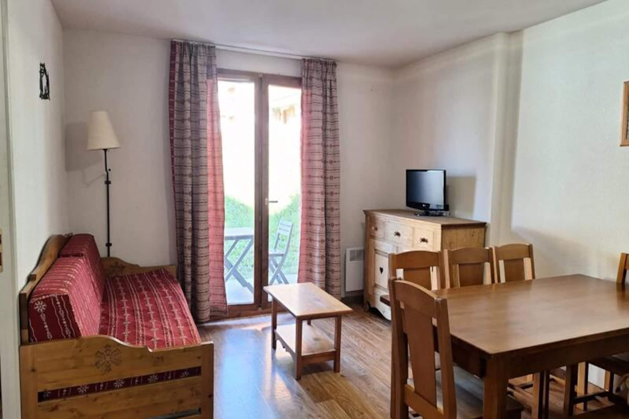 Nestled just minutes from the ski slopes in Albiez-Montrond, this charming apartment is an ideal base for a mountain getaway. With the capacity to accommodate up to 8 people, it offers two cozy bedrooms and additional sleeping arrangements, ensuring ample space for groups or families. Pets are welcome, so you can bring along your four-legged companions. The living room, with its TV and comfortable furnishings, opens up to a fully equipped kitchen, perfect for preparing meals after a day on the slopes. The apartment features a mountain corner with bunk beds for extra sleeping space.

The first bedroom includes a queen-sized bed (160x200 cm), while the second offers two single beds (90x190 cm). In addition, the mountain corner has two bunk beds (90x190 cm), and a sofa bed in the living room provides extra sleeping options. The bathroom is equipped with a bathtub, ideal for unwinding after a day of outdoor activities. Independent toilets ensure added convenience. Enjoy the fresh mountain air on the outdoor terrace, complete with a table and chairs for two, where you can relax while taking in the breathtaking views of the Aiguilles d'Arves.

Additional amenities include a ski locker for storing your equipment and facilities for toddlers, such as a travel cot, booster chair, and children's books and toys. Please note that linen is not included, and Wi-Fi is not available. The property is not suitable for guests with reduced mobility due to stairs. Arrivals are from 4 p.m. during the season, with departures by 9 a.m., though adjustments may be possible.