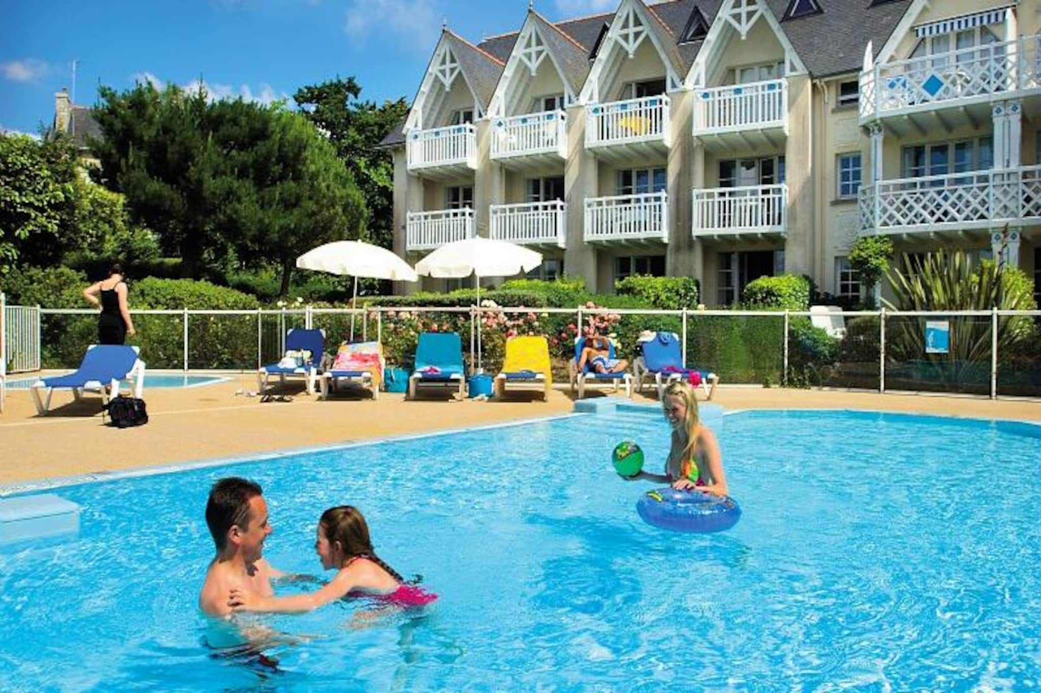The Cap Glénan residence, located in the scenic south of Brittany, offers a welcoming and bright apartment, perfect for family vacations. Situated 17 km from Quimper and 87 km from Brest, the residence is just 800 meters from the lively city center and the Bénodet spa. Guests can enjoy direct access to the beach and a heated outdoor swimming pool, open from April to September. With its vibrant colors and spacious living areas, including a kitchen and dining room, this residence is an ideal retreat for families looking to explore the beauty of Bénodet and its surroundings.

Bénodet is a renowned seaside resort, especially popular among sailing enthusiasts. The location offers easy access to numerous excursions, including the Glénan Islands, the charming town of Concarneau, and Pont-Aven, famous for its art school. The thalassotherapy center and port are also close by, providing plenty of options for relaxation and leisure activities. Whether you’re seeking adventure on the water or a peaceful retreat, the area has something for everyone.

The two-room apartment accommodates up to five guests, with a comfortable living room, a well-equipped kitchen, and a bedroom. The residence includes essential amenities such as Wi-Fi, television, and parking. Additional services like bed linen, bathroom towels, and baby kits are available upon request for an extra charge. End-of-stay cleaning is mandatory, and pets are allowed with prior inquiry. The heated swimming pool, available from April to September, adds to the appeal of this family-friendly destination.