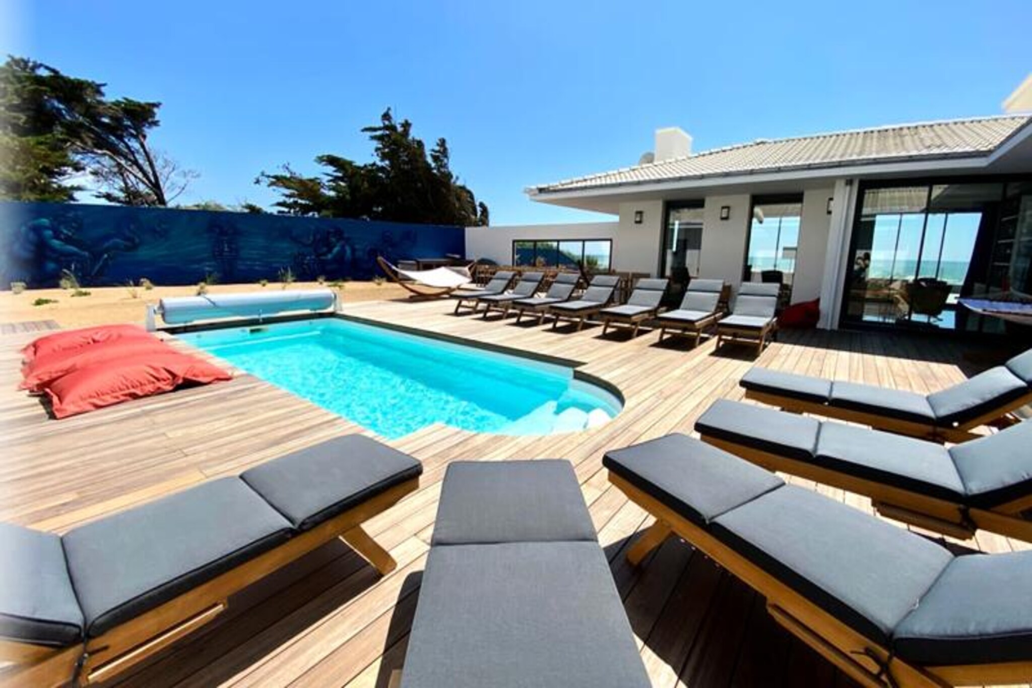Houses & Villas for 15 People