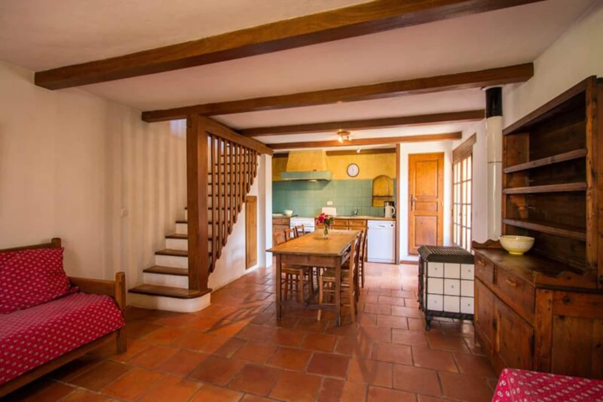 Houses & Villas for 6 People
