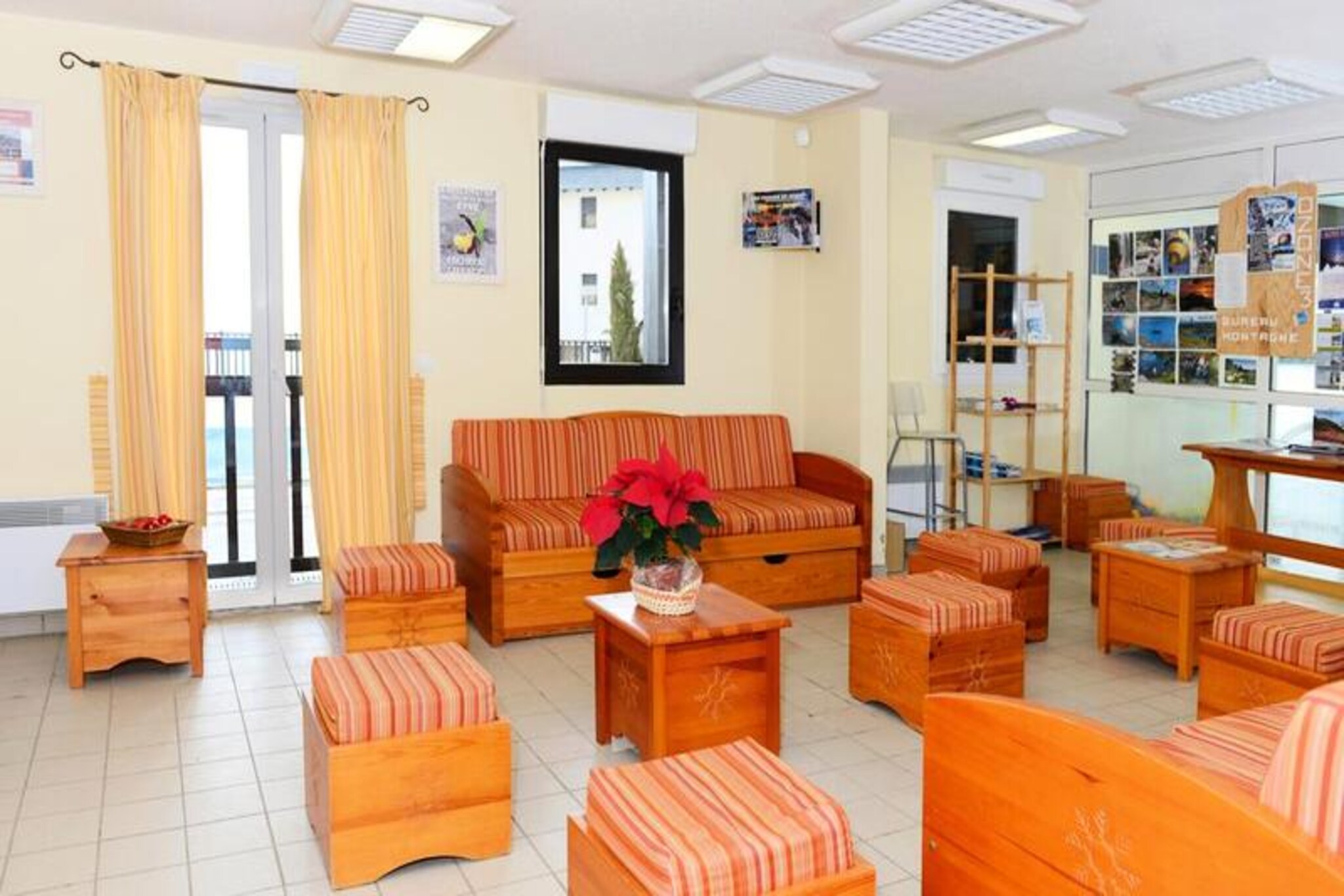 This spacious 73 to 76 m² apartment in Font Romeu comfortably accommodates up to 6 people with a living room featuring 2 pull-out single beds. It includes one bedroom with a double bed and two additional bedrooms, each with two single beds. The apartment is designed for comfort, with two bathrooms, a shower room, and two toilets, including a separate one. The property allows pets, making it perfect for families traveling with their furry companions.
Located in the sunniest resort in France, the apartment offers a fantastic base for exploring the Catalan Pyrenees. Enjoy hiking, mountain biking, and horse riding, or take part in fun outdoor activities that the whole family can enjoy. The area also boasts rich historical and cultural heritage, as well as stunning natural landscapes, ideal for sightseeing and outdoor adventures. The residence offers breathtaking valley views, with a south-facing exposure, enhancing your stay in the beautiful surroundings.
The apartment features a fully equipped kitchen for preparing meals during your stay. Additional amenities include free Wi-Fi, a television for entertainment, and a baby kit (available for an extra charge and subject to availability). The residence also offers access to a heated semi-covered swimming pool, an outdoor pool, and a paddling pool, open during July and August. For added convenience, parking is available free of charge, and final cleaning is included (excluding kitchen and dishes).