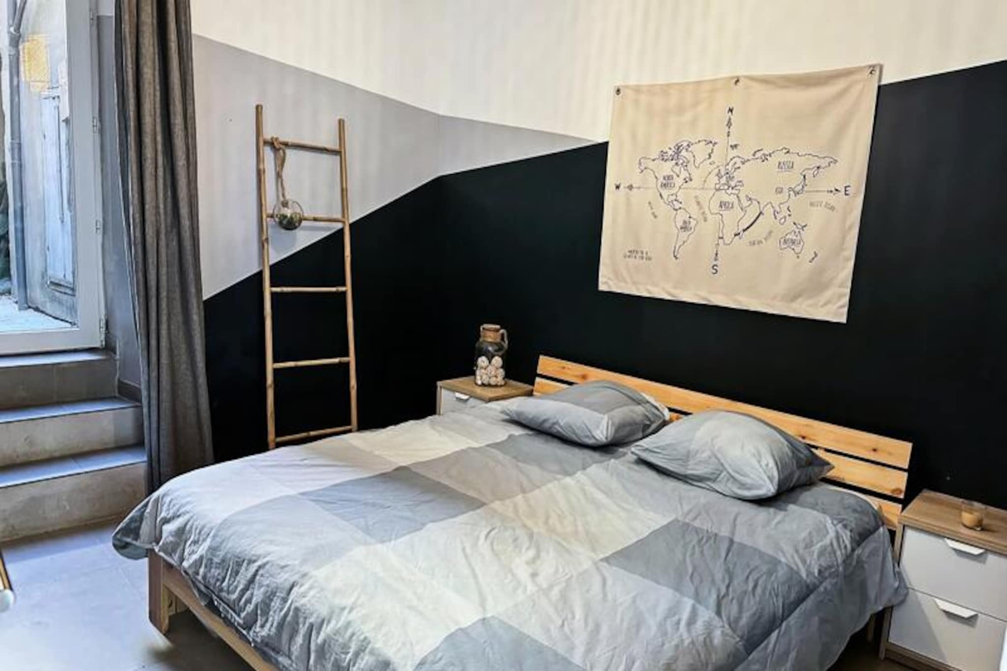 This charming vaulted apartment, located in the heart of Lauris, offers a stunning view of the Durance Valley, stretching from Sainte-Victoire to the Alpilles. It can comfortably accommodate up to 4 guests, with flexibility to host up to 7, thanks to a sofa bed and additional bed. The property is pet-friendly, allowing for a more relaxed and enjoyable stay.
The apartment is perfectly situated for exploring the local area, with nearby attractions such as local cafes, markets, and the beautiful village of Lauris. The surrounding region of Provence is full of scenic beauty, making it an ideal base for outdoor activities and cultural exploration. You can easily access nearby attractions like the Sainte-Victoire mountain, and the Alpilles, as well as the charm of local vineyards and villages.
Inside, the apartment features a spacious living room with a sofa, armchair, and a TV. The well-equipped kitchen includes an oven, microwave, refrigerator, coffee machine, and more, perfect for preparing meals. The two bedrooms offer comfortable sleeping arrangements, while the bathroom includes a double sink, bathtub, towel dryer, and hairdryer. A private terrace and courtyard offer a peaceful outdoor space.