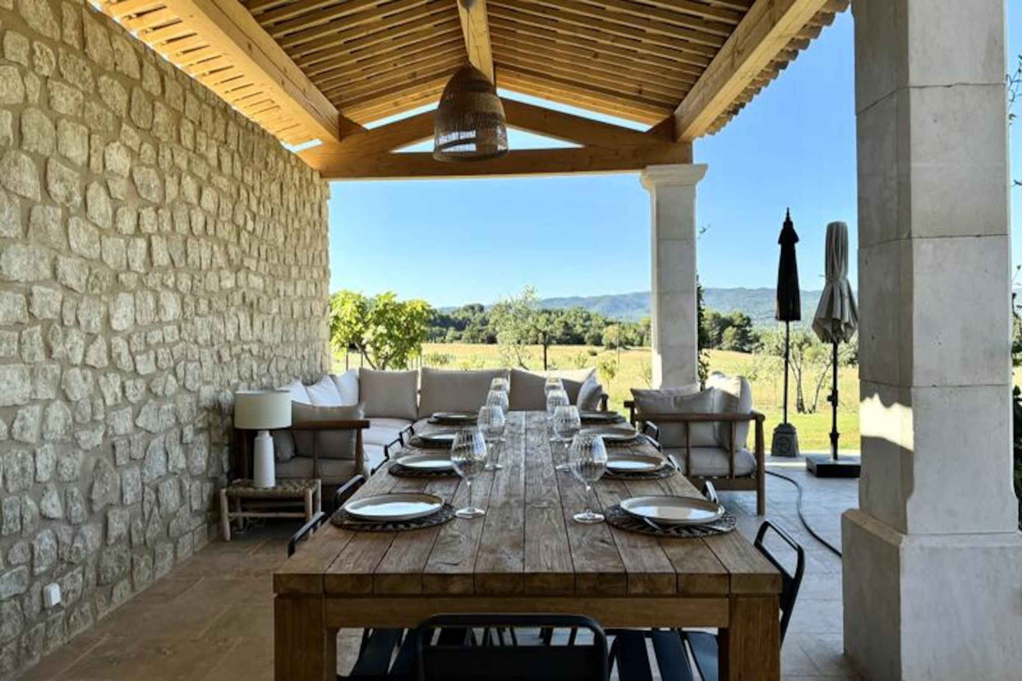 This authentic Provencal farmhouse, located at the foot of the Luberon, is the perfect setting for a family or friends' getaway. The spacious 230 m² house can accommodate up to 11 people, with 5 air-conditioned bedrooms, each with its private bathroom. The farmhouse offers a tranquil environment, complete with a heated swimming pool (9m x 5m), pool house, deckchairs, and outdoor shower and toilets. Guests can relax in the large shaded terrace and enjoy the beauty of the Provencal garden.
The property is ideally situated for exploring the charm of Provence, with local vineyards, villages, and markets within reach. Hiking and cycling enthusiasts can enjoy scenic trails, offering exceptional views of the surrounding landscape. For a taste of local culture and gastronomy, guests can explore nearby restaurants, castles, and museums, immersing themselves in the region's rich history.
In addition to the modern amenities like a fully equipped kitchen, Wi-Fi, and secure parking with an optional charging station, the property includes household linen, end-of-stay cleaning, and a personalized welcome. Please note that pets are not allowed, and a €3000 deposit is required.