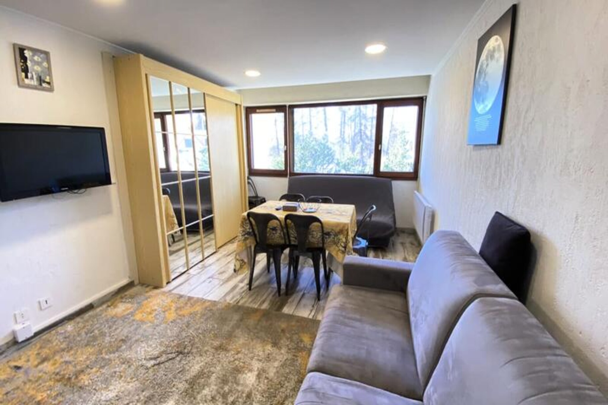 This charming apartment in the heart of Valberg comfortably accommodates up to 7 guests. It features a bedroom with a double bed and a single bunk bed, and a living room with two convertible sofas. The apartment is in perfect condition and offers a renovated bathroom with a walk-in Italian shower. While pets are not mentioned as allowed, the space provides ample comfort and privacy for families or small groups. A closed private garage is available, adding convenience for guests traveling by car.
The apartment is ideally located, just steps from the slopes, making it perfect for both winter and summer activities. Enjoy easy access to a variety of local attractions, including shops, restaurants, and recreational activities in the resort. Valberg is a popular family-friendly destination, offering skiing and hiking opportunities, and is just 1.5 hours from Nice, providing a convenient escape into the mountains.
Inside, the apartment is fully equipped with a kitchen featuring an oven, Nespresso coffee maker, and stone grill. It also provides all necessary bed and bathroom linens for your convenience. A secure deposit of 500 is required, processed via an online service. Guests can expect excellent service throughout their stay, with the agency located just below the apartment to assist with any needs.