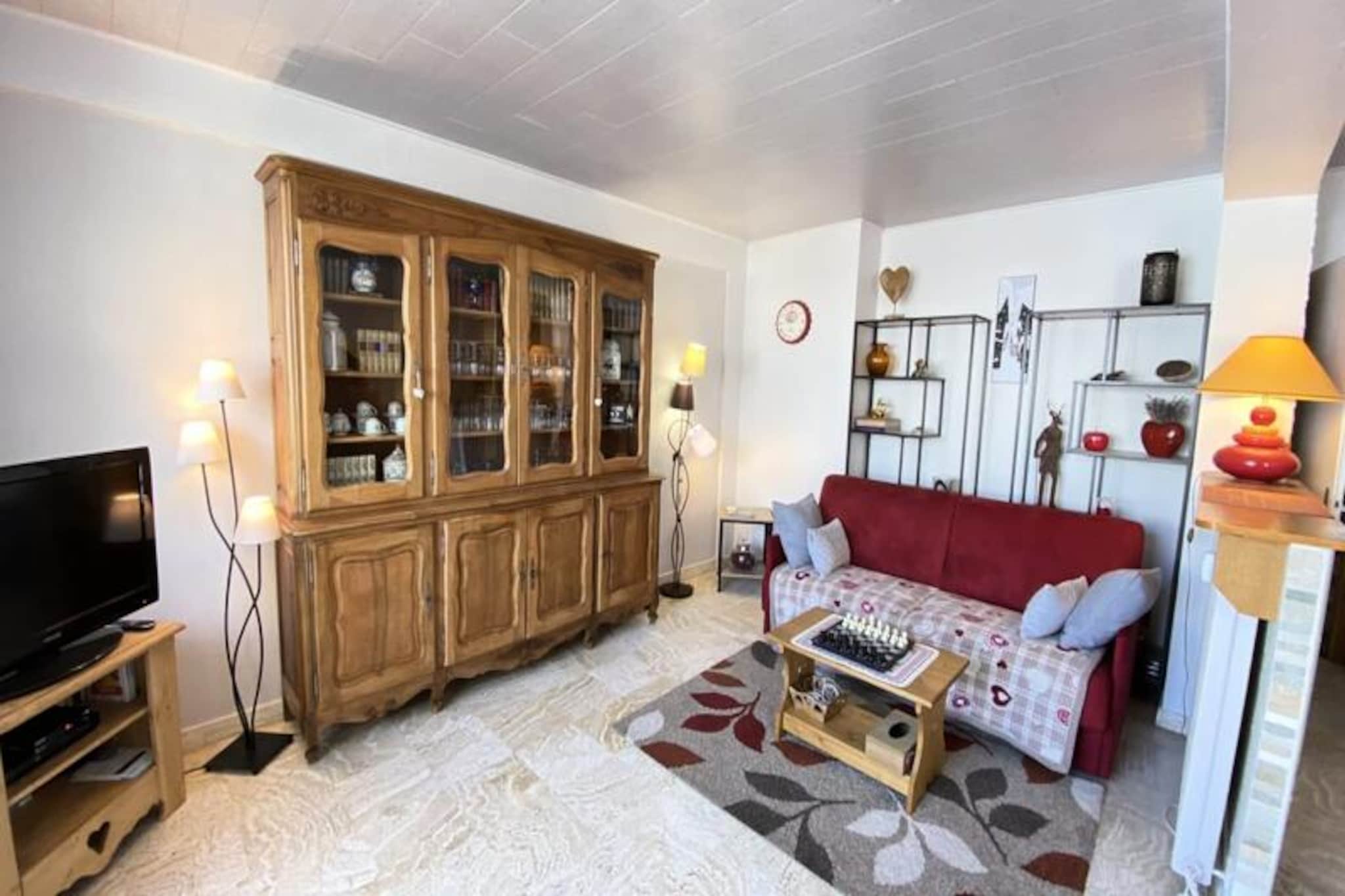 This recently renovated 56m² apartment comfortably accommodates up to 6 people, making it perfect for families or groups. It features a bedroom with two bunk beds and a semi-closed mezzanine with a double bed, although the ceiling height in the mezzanine is quite low. The living room includes a sofa bed for two additional guests. Bed and bathroom linens are provided, ensuring a comfortable stay. The apartment is located on the 4th floor with elevator access, and a 500 deposit is required.

Located just 100 meters from the center of the resort, the apartment offers easy access to Valberg's shops, bars, and restaurants. The stunning mountain views from the apartment's balcony provide a perfect backdrop for your stay. Enjoy the resort's activities throughout the year, with both summer and winter attractions nearby. Everything you need is within walking distance or accessible via a free shuttle.

The apartment comes with a fully equipped kitchen, including an oven, Nespresso coffee maker, raclette machine, dishwasher, and washing machine, allowing for a convenient and relaxing stay. The renovated bathroom features a bathtub, providing a comfortable space to unwind after a day of exploring. The apartments location and amenities make it an ideal choice for a memorable vacation.