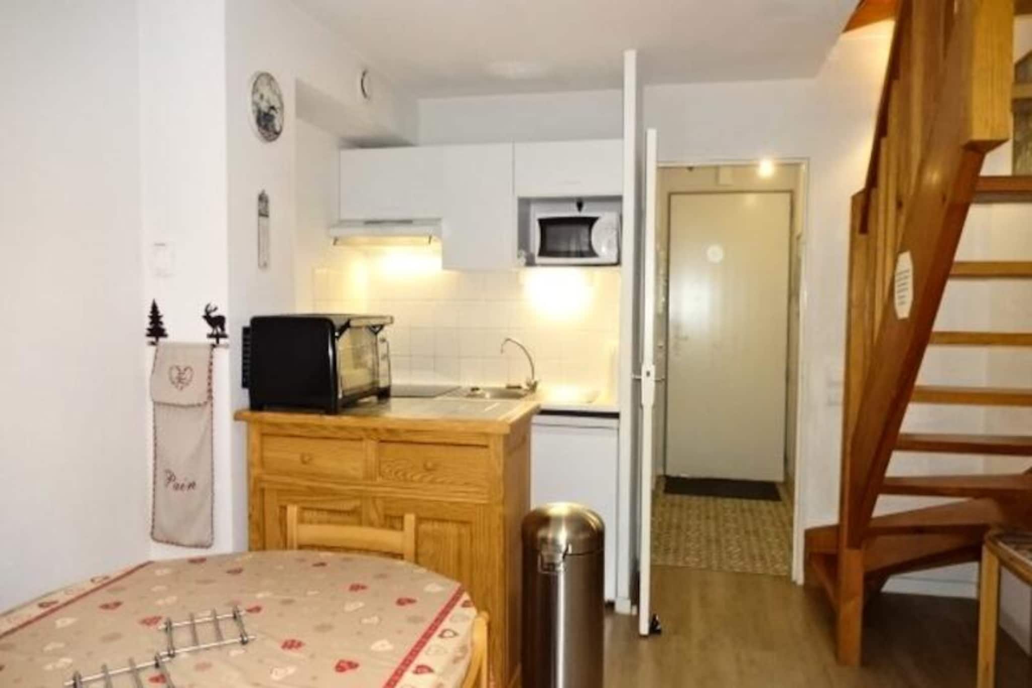 This semi-detached apartment, located in the "PRE St JACQUES" residence in the charming village of Vignec, accommodates 6 to 8 people. The apartment features a south-facing garden with stunning mountain views, perfect for outdoor relaxation. The living room offers a comfortable sofa, while the fully equipped kitchenette allows for convenient meal preparation. A bathroom and toilet are provided for people with reduced mobility on the ground floor.

Upstairs, you'll find a cozy bedroom with a 140 cm bed, as well as another bedroom with a 140 cm bed. A separate bathroom and toilet are also located on this floor. The second floor of the apartment provides a spacious sleeping area with 4 single beds, ideal for larger groups or families. The apartment is furnished with charming pine furniture and includes lino flooring with carpets in the bedrooms for added comfort.

Outdoor parking is available for guests, and the property is well-heated to ensure a pleasant stay throughout the year. Whether you're visiting in the winter to enjoy skiing or in the summer for hiking and mountain activities, this apartment provides a convenient and comfortable base for your stay in Vignec.