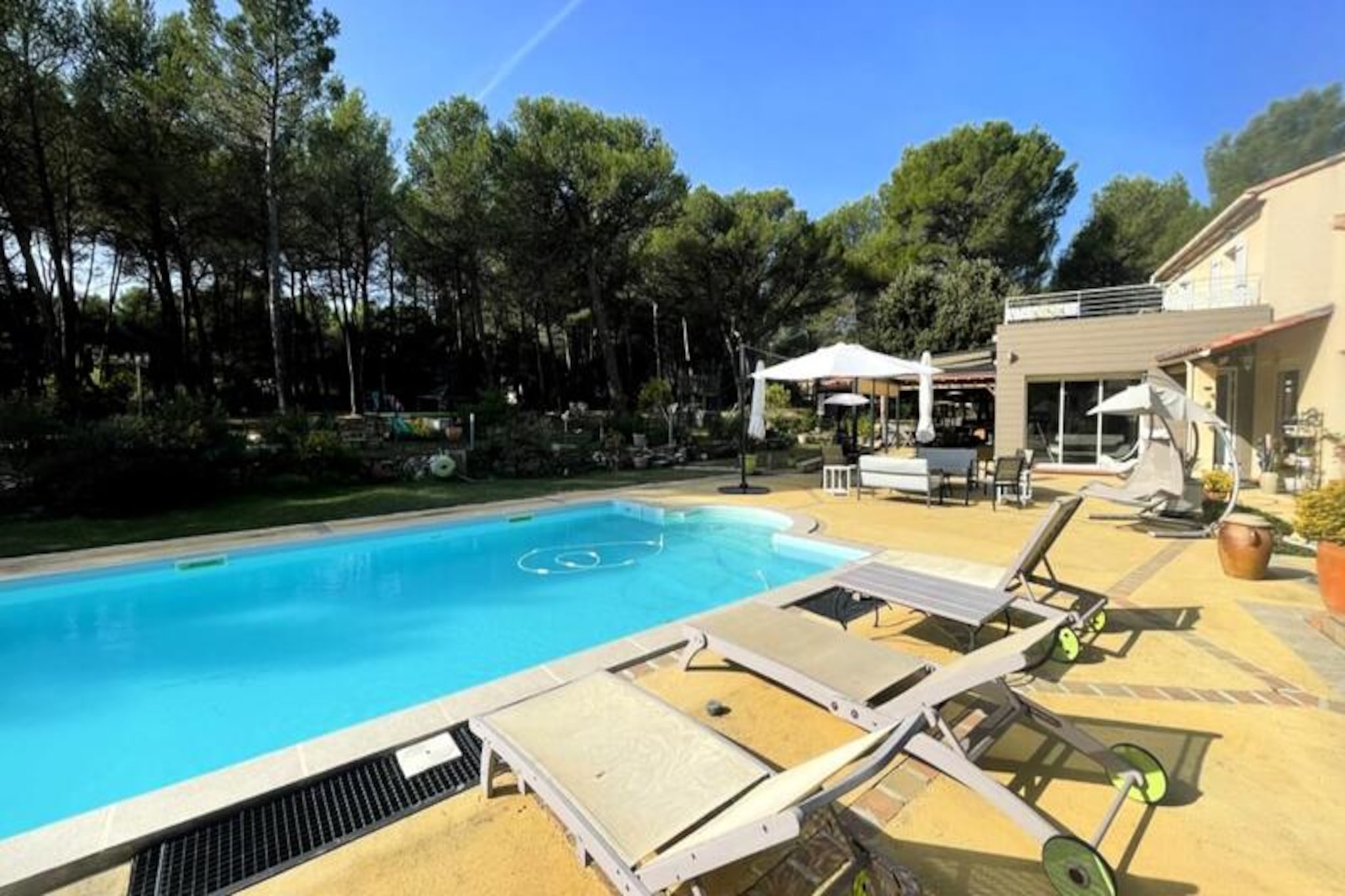 Houses & Villas for 8 People