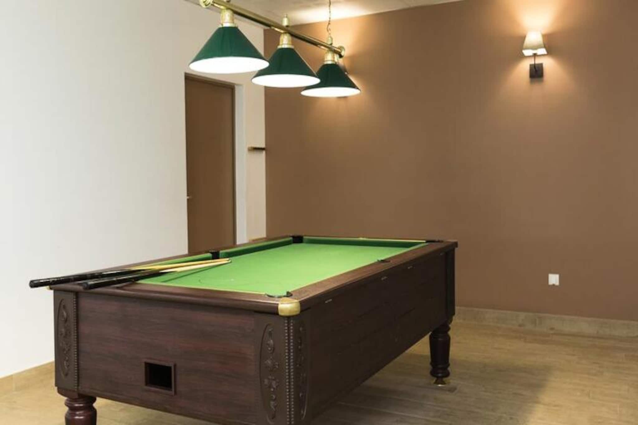 5 Rooms 10 People