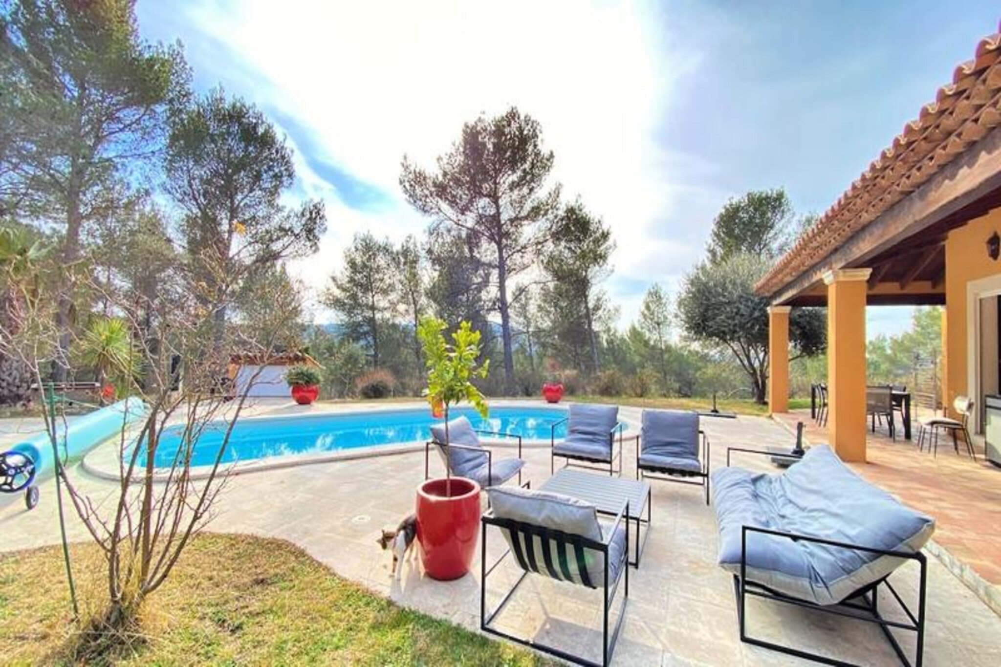 Houses & Villas for 8 People