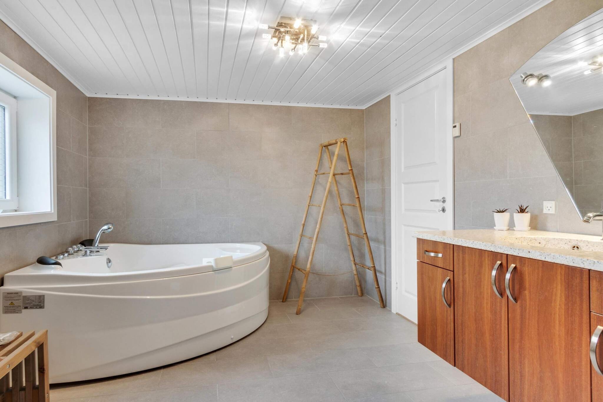 Kitchen(cooker(2 ring stoves), oven, microwave, dishwasher, fridge, fridge-freezer), Living/bed room(double folding bed, TV(danish TV channels (DR1 and TV2))), bedroom(double bed), bedroom(single bed, double bed), bedroom(single bed, children\'s bed), bedroom(2x bunk bed), bathroom(washbasin, shower, toilet), bathroom(washbasin, shower, toilet), bathroom(washbasin, shower, toilet), garden furniture, sun loungers, play equipment, table football, darts, billiards