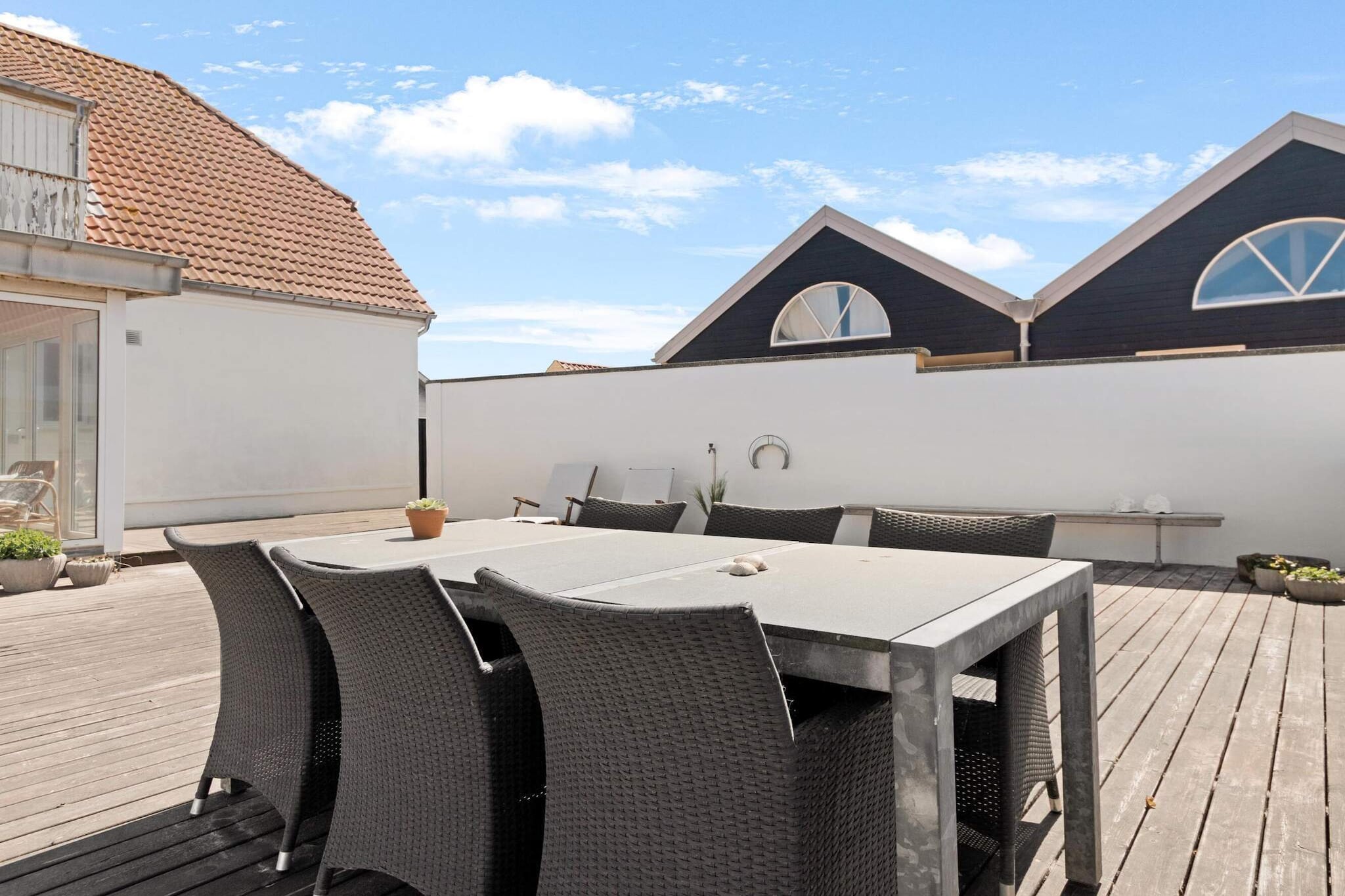 This incredibly beautiful and well-located holiday apartment offers a perfect blend of spaciousness, comfort, and charm. The apartment features four large "common rooms" that include an open-plan kitchen and living room, a lovely conservatory, and a huge terrace. The layout provides ample space for relaxation and socializing, with easy access to the four cozy bedrooms and a walk-through room, each with two beds. The guest toilet and the bathroom with a toilet add convenience for all guests, and the bedrooms and walk-through room can be closed off for added privacy. The staggered floor plan creates a feeling of personal space while maintaining an open and inviting atmosphere throughout the apartment.
The apartment has been completely renovated, with brand new kitchen, toilet, and bathroom facilities, along with newly updated floors. The rest of the apartment has been thoughtfully restored to maintain its original charm while offering modern amenities. The private entrance is accessible by driving behind the pedestrian street into the building's backyard, from where you’ll ascend the outdoor back stairs to the apartment’s terrace, creating a peaceful and private entry.
This non-smoking accommodation is perfect for those seeking a relaxing getaway. Youth groups are not allowed, ensuring a tranquil and pleasant environment for all guests. Whether you’re enjoying time in the spacious living areas or taking in the surroundings from the terrace, this apartment offers a truly exceptional stay in a prime location.
A refundable deposit might be charged closer to your check-in date. This deposit covers utilities consumed during your stay and any additional services that may be taken. The final amount will be adjusted based on actual meter readings, actual usage of extra services, and any remaining balance will be refunded within 21 days after checkout.