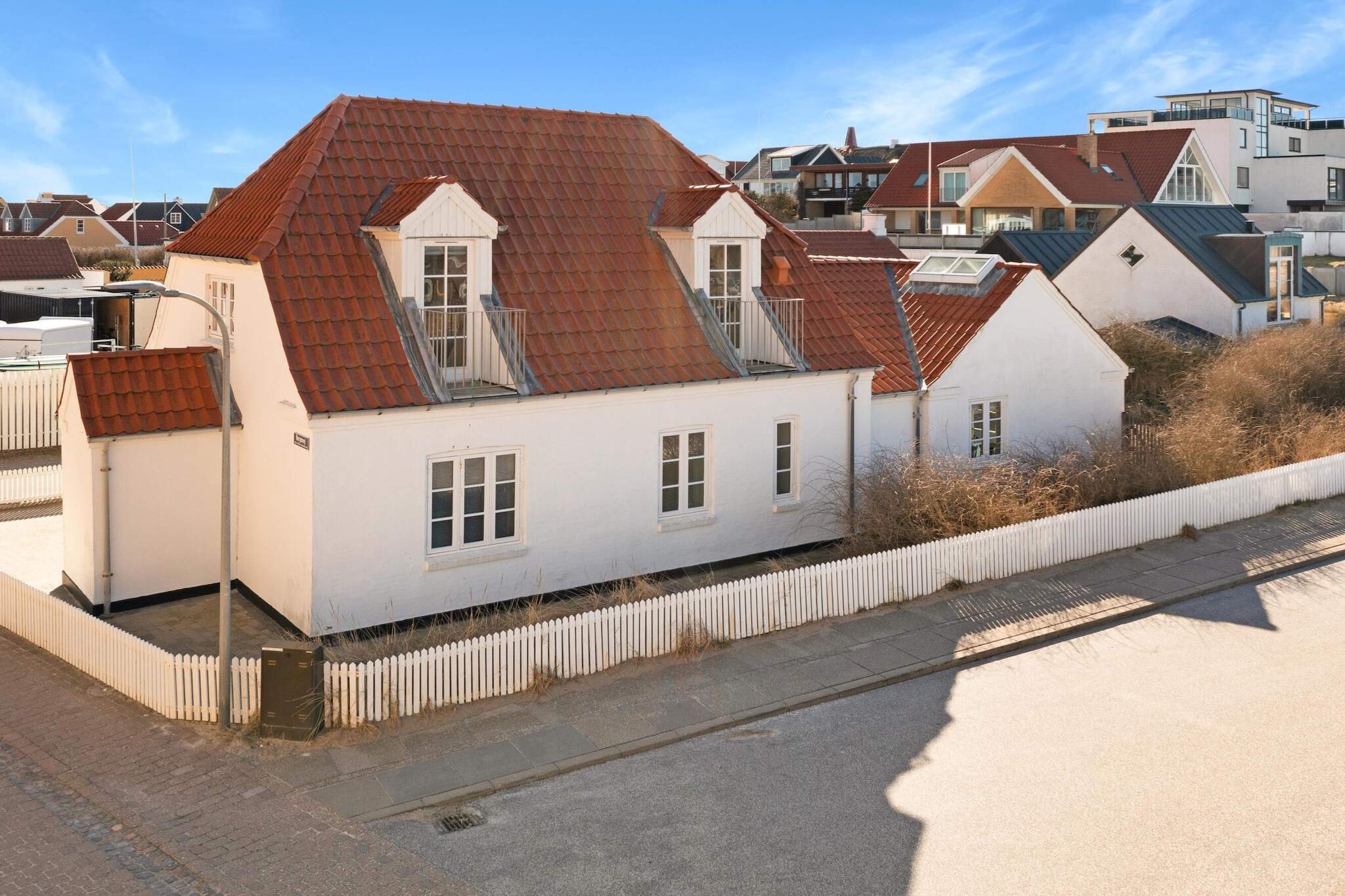 This charming holiday home offers a perfect retreat with cozy and comfortable accommodations for up to 6 guests. Featuring three well-appointed bedrooms, including two with double beds and one with single beds, the property is ideal for families or small groups. Pets are welcome, allowing you to bring along your furry friends, making it a truly pet-friendly getaway. The property also includes two bathrooms, with one featuring a relaxing spa, ensuring comfort and convenience for all guests. 
Located in a prime spot, this holiday home is just a short stroll from the beach, providing easy access to the stunning coastline for sunbathing or leisurely walks. The nearby town center offers a variety of cafes, restaurants, and local markets, where you can enjoy delicious meals and shop for unique souvenirs. Whether you’re exploring the charming streets or enjoying a peaceful day by the beach, the property’s location ensures you’re close to all the local attractions, providing a perfect balance of tranquility and convenience.
Inside, the holiday home features an open kitchen/living area that is fully equipped for cooking and entertaining. The kitchen includes all necessary appliances, such as a dishwasher, oven, and microwave, making meal preparation a breeze. Additionally, a utility room with a washer and dryer adds extra convenience during your stay. With its blend of comfort and practicality, this holiday home offers everything you need for a relaxing and memorable vacation.
A refundable deposit might be charged closer to your check-in date. This deposit covers utilities consumed during your stay and any additional services that may be taken. The final amount will be adjusted based on actual meter readings, actual usage of extra services, and any remaining balance will be refunded within 21 days after checkout.