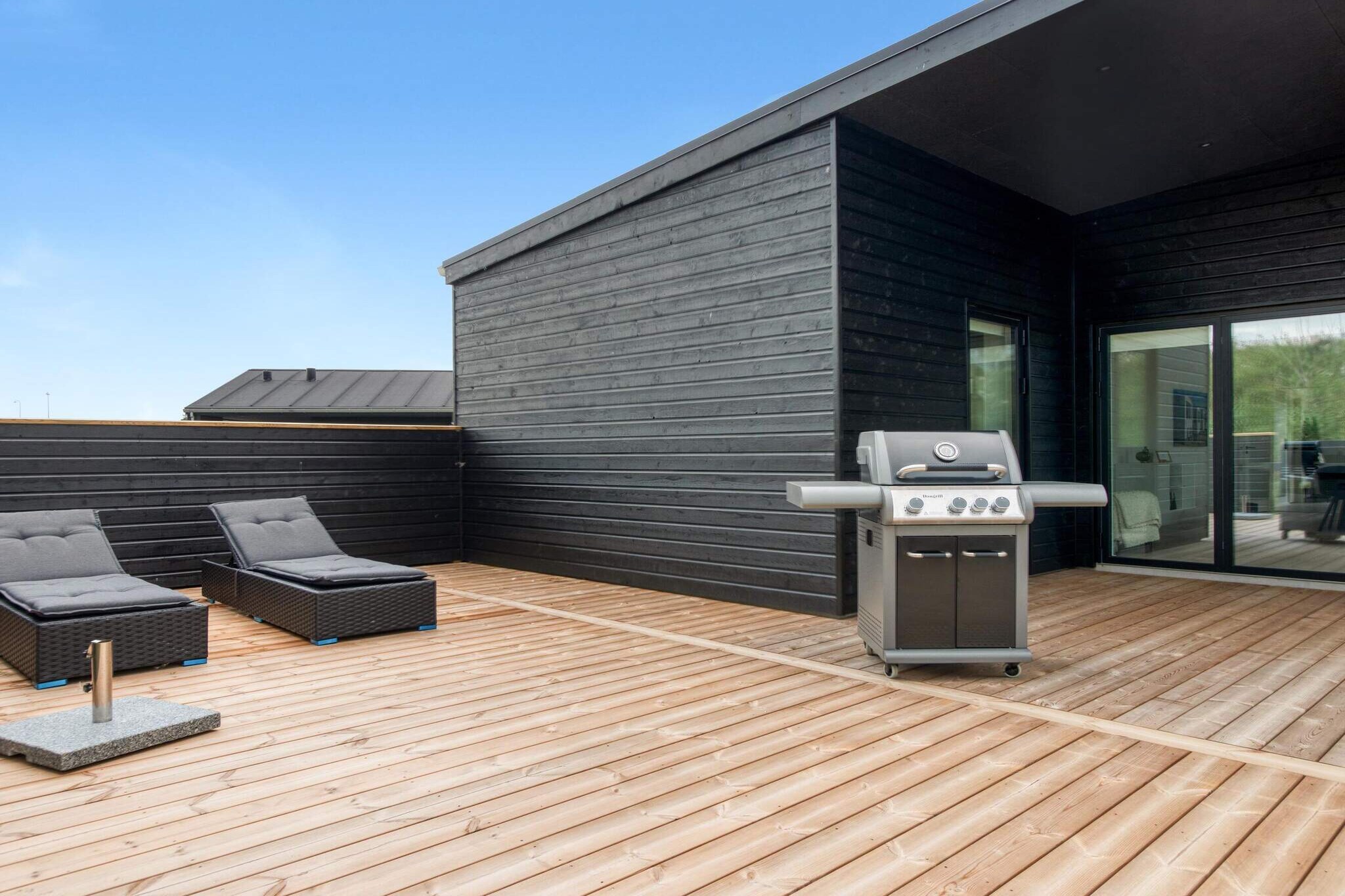 Kitchen(cooker(electric), cooker(2 ring stoves), coffee machine, oven, microwave, dishwasher, fridge, fridge-freezer), Living/bed room(TV(danish TV channels (DR1 and TV2)), chromecast), bedroom(double bed), bedroom(double bed), bedroom(double bed), bedroom(double bed), bathroom(tumble dryer, washbasin, shower, toilet, washing machine), bathroom(washbasin, shower, toilet), carport, Bubble bath(shared with other guests, outside), garden furniture, sun loungers