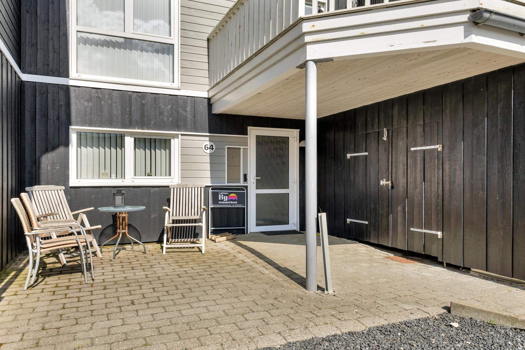 This charming cottage is a perfect blend of comfort and convenience, offering space for up to 8 guests. On the ground floor, you’ll find three cozy bedrooms, each with a double bed, as well as a bathroom for added convenience. The first floor features an impressive, light-filled kitchen and living area with access to a beautiful terrace on one side, while offering stunning views of the golf course and Åsendrup Banesti on the other.
Located in the heart of Løkken, this holiday home is just a short distance from the beach, golf course, and town center. Only 700 meters away, you can enjoy shopping, dining, and a range of activities, including surfing, hiking, and exploring scenic trails. The nearby swimming pool, fitness center, and action house provide even more entertainment options for guests, making this a great base for an active or relaxing vacation. The property also offers easy access to public transport and local attractions, ensuring you have everything you need within reach.
The cottage is well-equipped with all the essentials for a comfortable stay. The fully stocked kitchen allows you to prepare meals with ease, while the living room provides a cozy spot to unwind after a day of activities. With two lovely terraces—one on the ground floor and one on the first floor—you can enjoy meals outdoors or simply relax and take in the views. Whether you're here for golf, a beach getaway, or a town adventure, this holiday home offers the perfect combination of comfort, convenience, and scenic beauty.
A refundable deposit might be charged closer to your check-in date. This deposit covers utilities consumed during your stay and any additional services that may be taken. The final amount will be adjusted based on actual meter readings, actual usage of extra services, and any remaining balance will be refunded within 21 days after checkout.