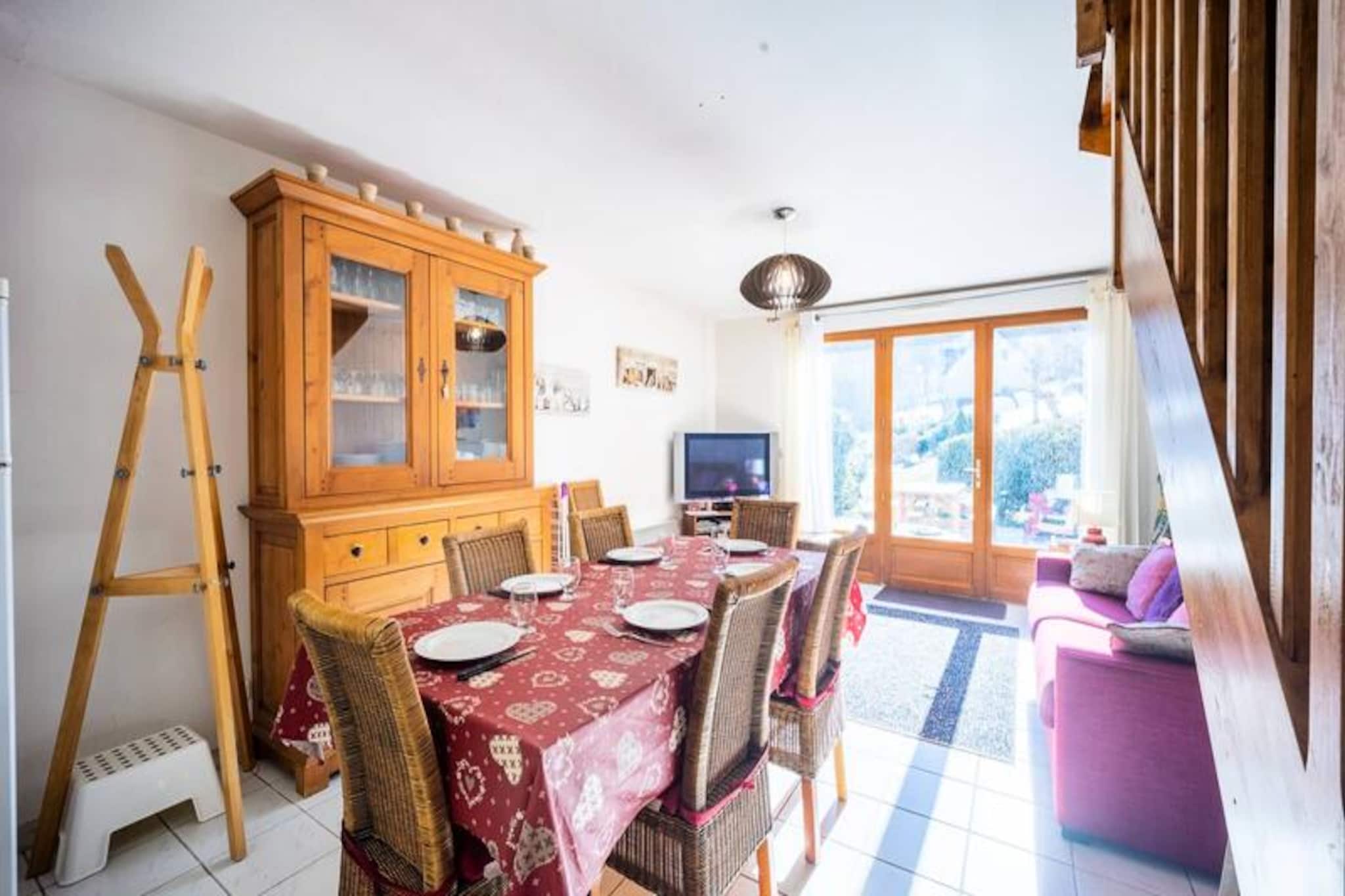 5 Rooms for 8 People