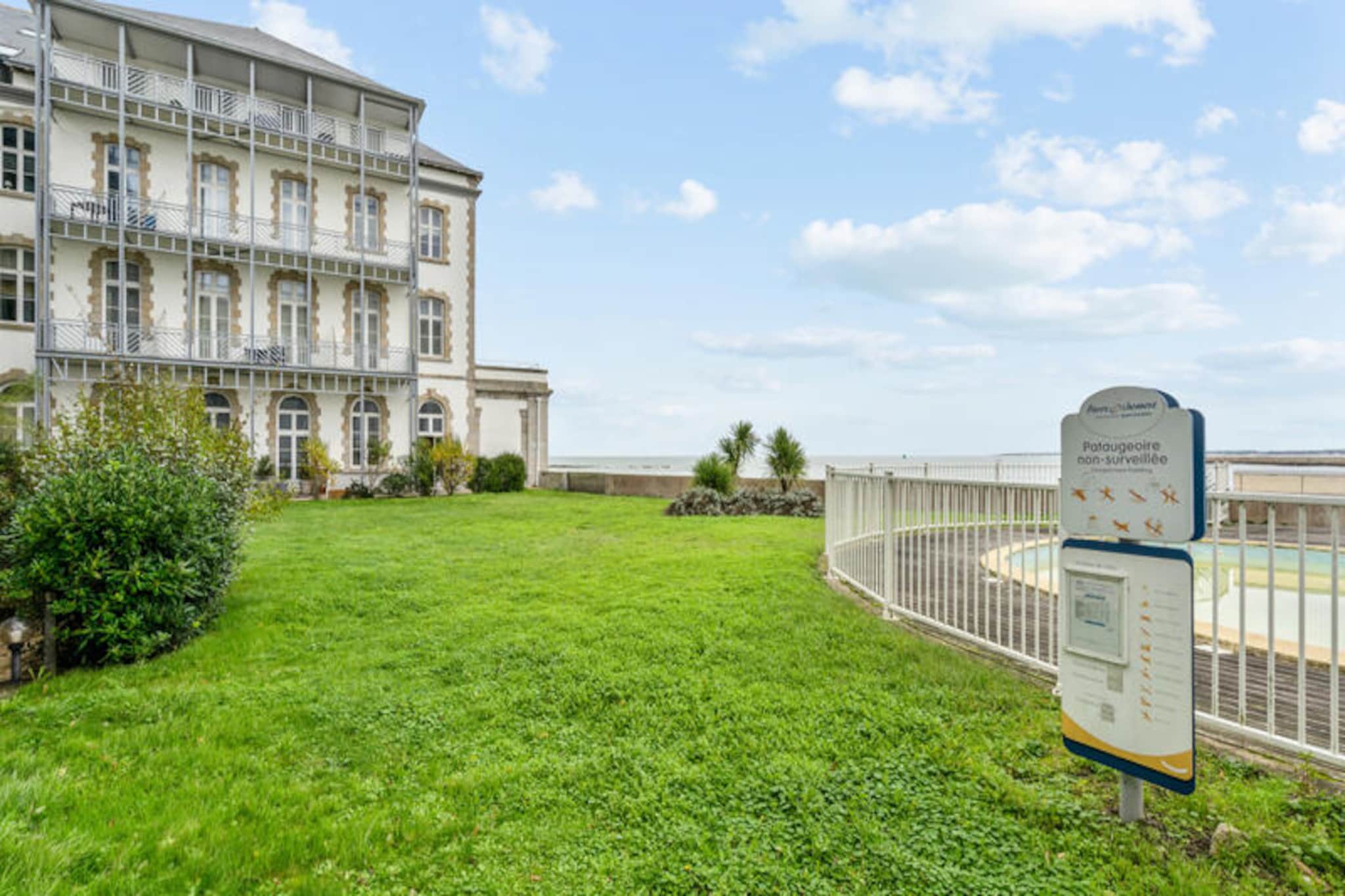 Located in the charming fishing port of Le Croisic, on the western end of the Guיrande peninsula, this residence offers direct access to the beach, making it the perfect spot for seaside relaxation. The resort features a range of private, fully equipped apartments and houses, certified by the Maeva Particuliers team, catering to different levels of comfort and providing everything you need for a relaxing vacation. The property is just 400 meters from the city center, shops, and the port, and is only 20 minutes from the famous Guיrande Salt Marshes.
The residence also boasts a shared swimming pool, open from May 15 to September 15, where guests can enjoy sunbathing on deckchairs. Whether you're seeking relaxation or adventure, Le Croisic offers a blend of preserved nature with its coves, beaches, and dunes. The area is perfect for cycling and walking, offering breathtaking panoramas of the salt marshes. The nearby town, labeled a "Small City of Character," provides a unique experience with its rich history and picturesque port.
The Studio for 4 people features a cozy living area with a mezzanine, a well-equipped kitchen, and a bathroom. The maeva Home Confort label guarantees a good value for money, offering essential services and well-maintained accommodation. Additional services such as Wi-Fi (on request), parking, end-of-stay cleaning, and towel rentals are available. The residence also welcomes pets, with prior arrangement. The location, with its access to the beach and proximity to the city center, ensures a memorable vacation in this scenic part of France.