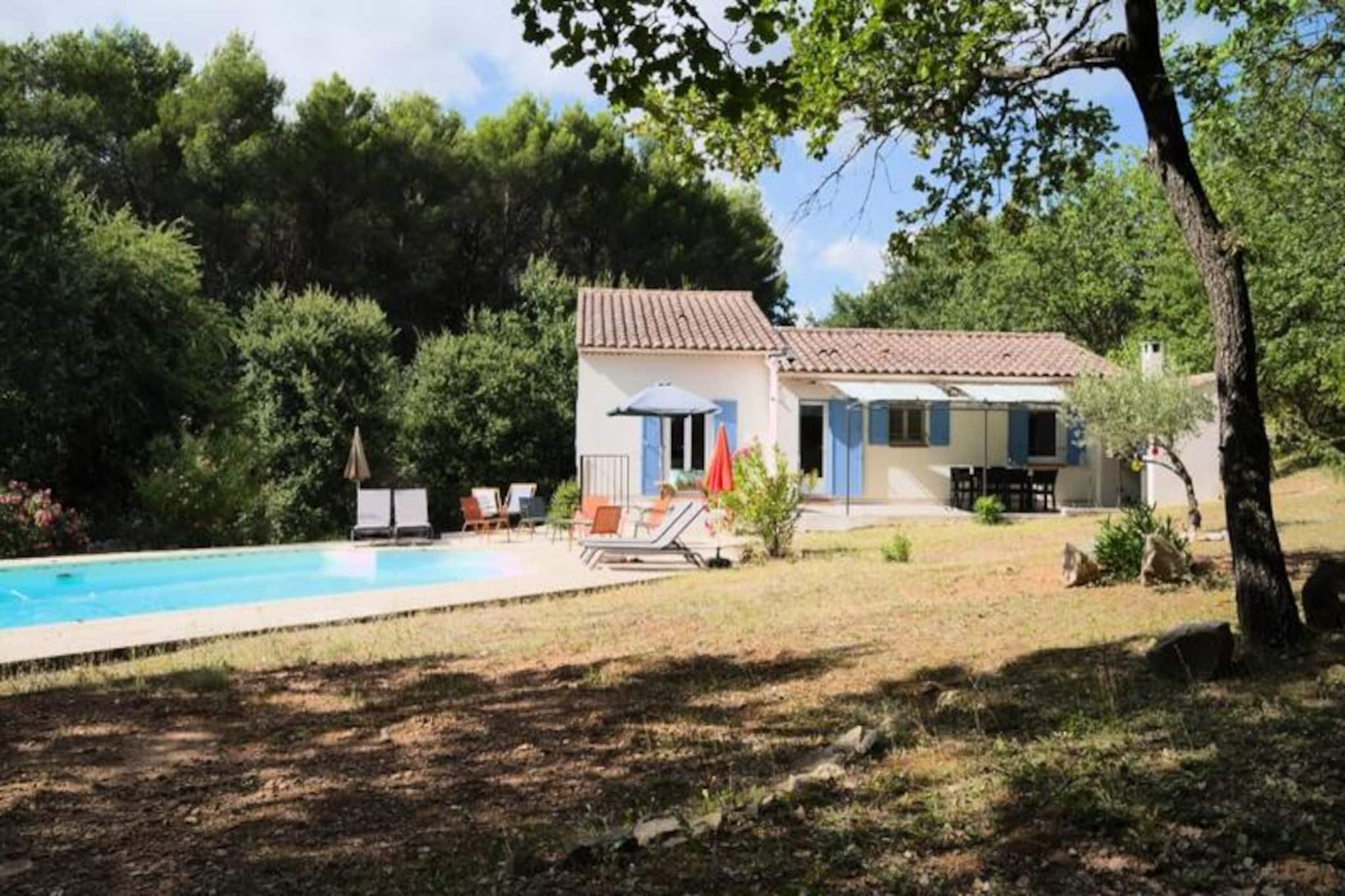 Houses & Villas for 6 People
