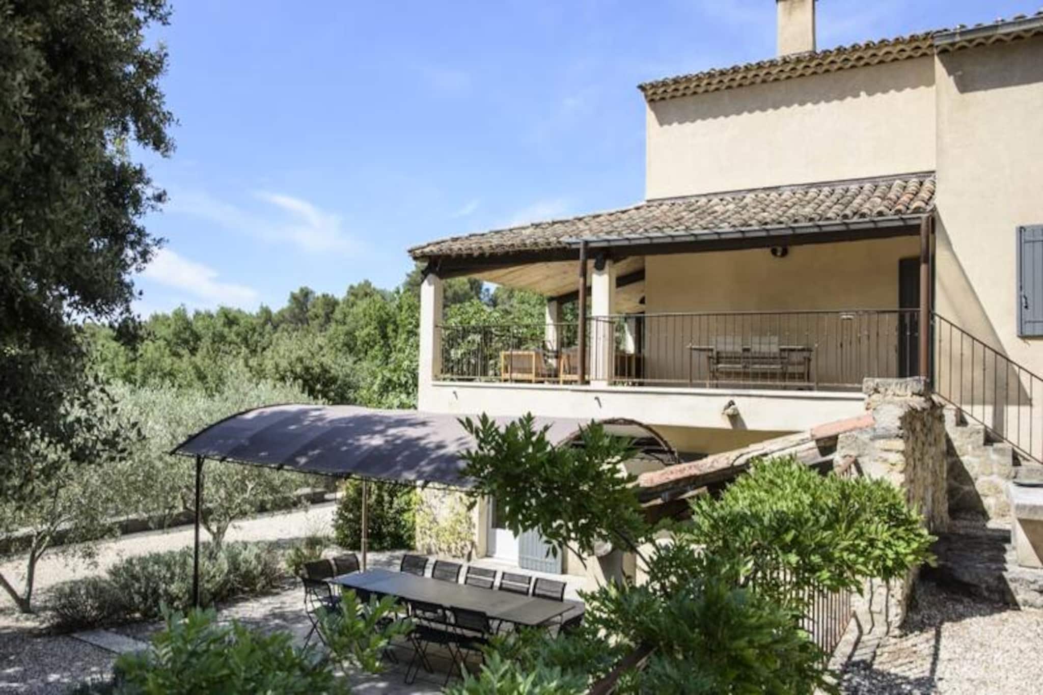 Houses & Villas for 14 People