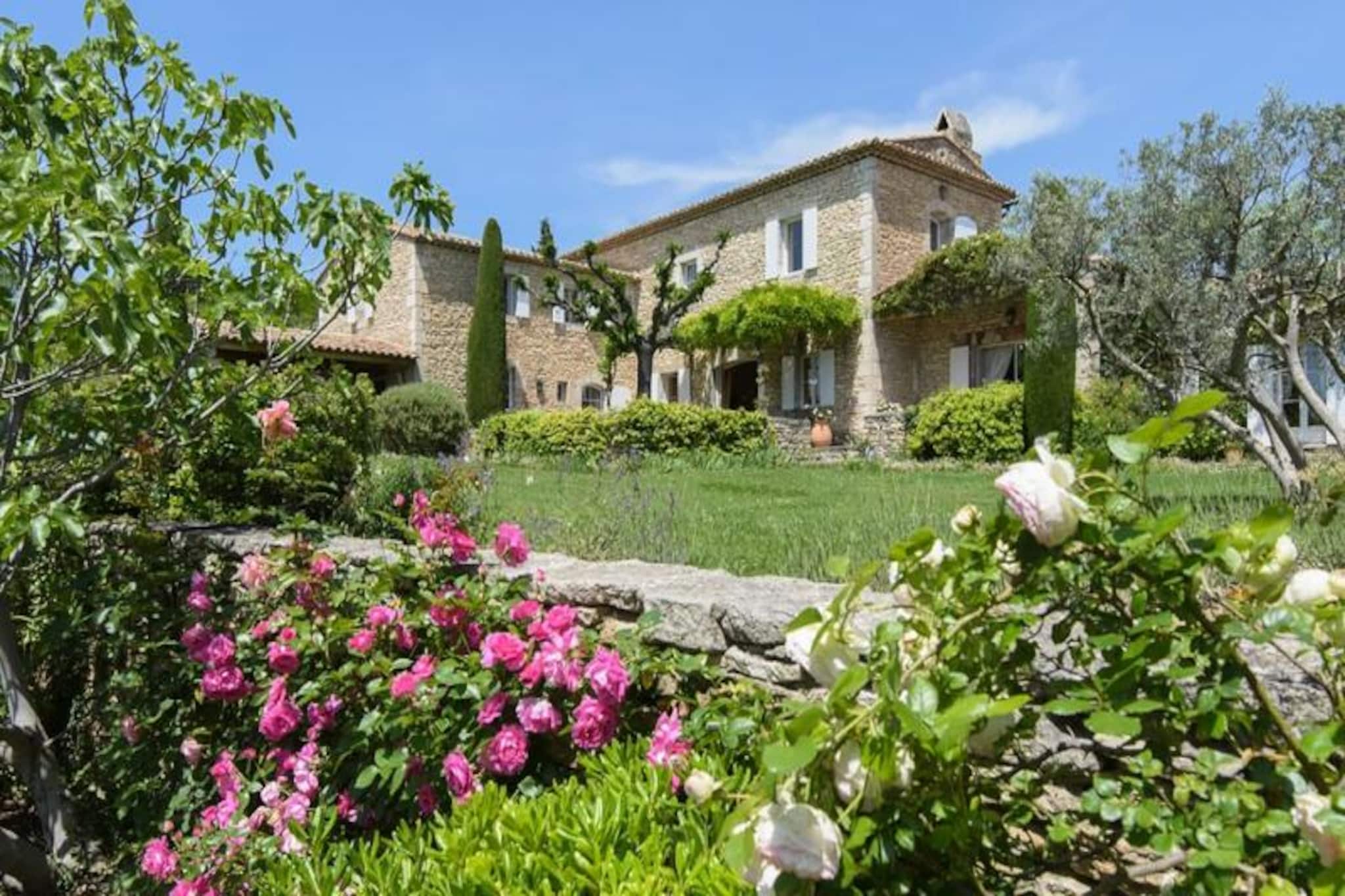 Mas Des Papillons, Gordes for 12 people