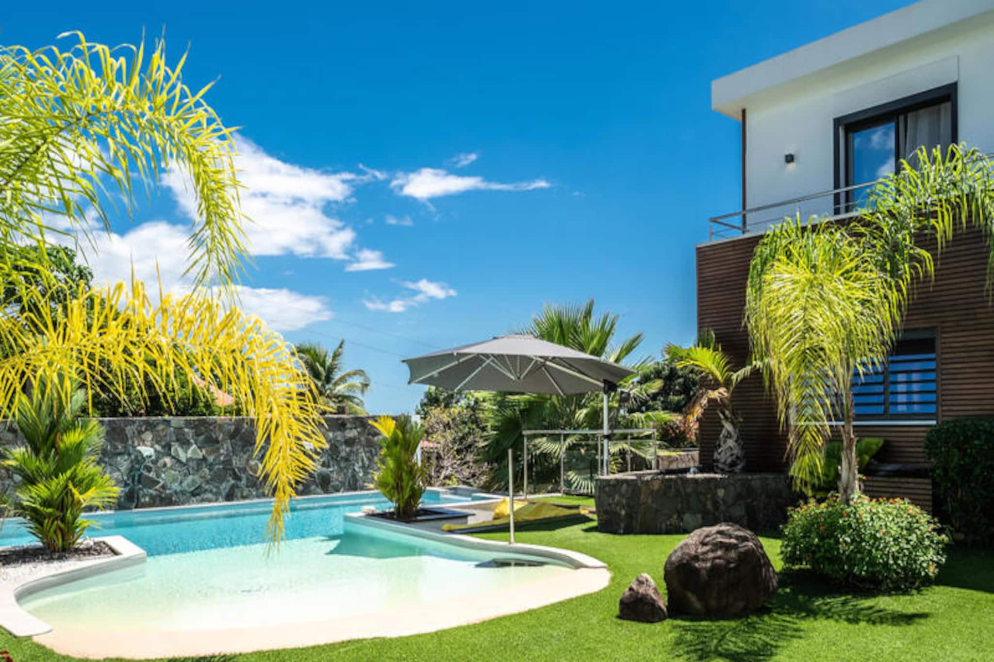 Houses & Villas for 6 People