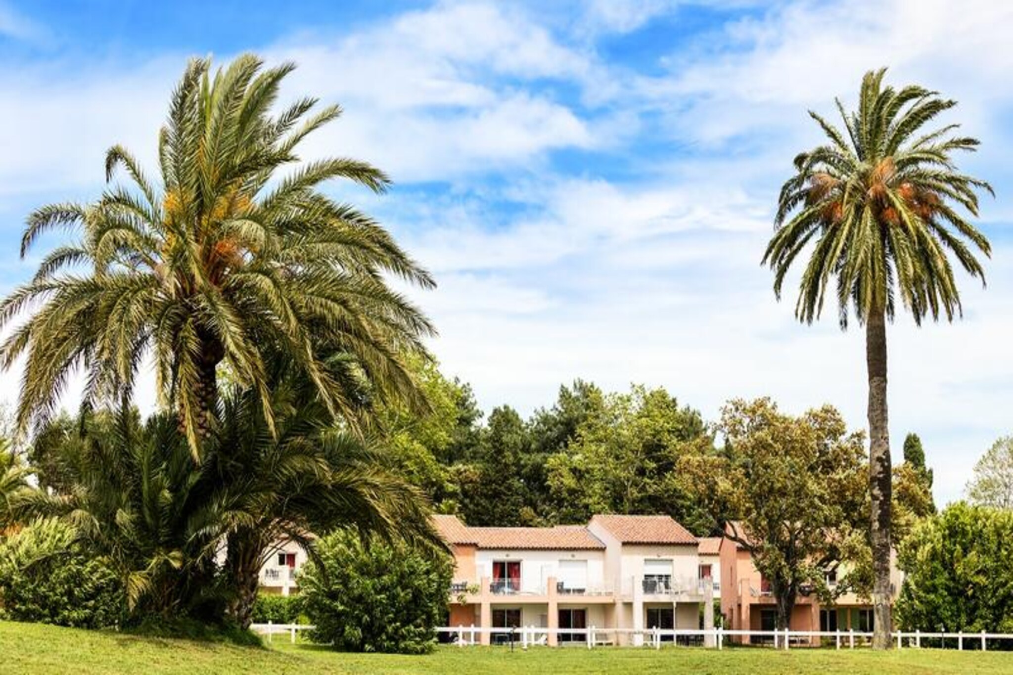 This charming holiday home is located just 200 meters from the beach, making it perfect for those who love the sea. The property accommodates up to 4 people, with a living area featuring a sofa bed for two, a bedroom with two single beds, and a cozy alcove with two additional bunk beds. It is pet-friendly, with a small charge for pets, and offers free Wi-Fi and a television for entertainment. The apartment also includes essential linens and towels, and a baby kit (crib, bathtub, high chair) is available upon request. 

The holiday home is ideally situated near some of the region's most beautiful and iconic attractions. You can explore the medieval village of Grimaud, visit the famous Saint-Tropez, or relax on the stunning sandy beaches and secluded coves. The local area also offers charming villages, vineyards, and the scenic Port-Grimaud, known for its canals. Shops, cafes, and local markets are within easy reach, ensuring a convenient and vibrant experience during your stay.

Equipped with a fully functional kitchenette, the property allows you to prepare your meals at your leisure. The bathroom includes a separate shower and WC, ensuring comfort and privacy. You can unwind on the private terrace or enjoy the outdoor pool (non-heated) when the weather is warm. The residence also provides secure parking, and end-of-stay cleaning is included. The local tourist tax is payable on-site.