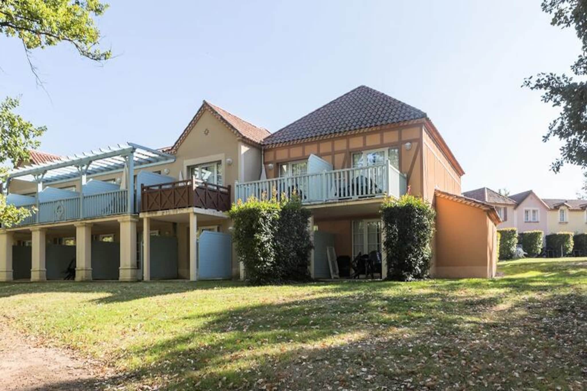 Duplex in France near Municipal Pool