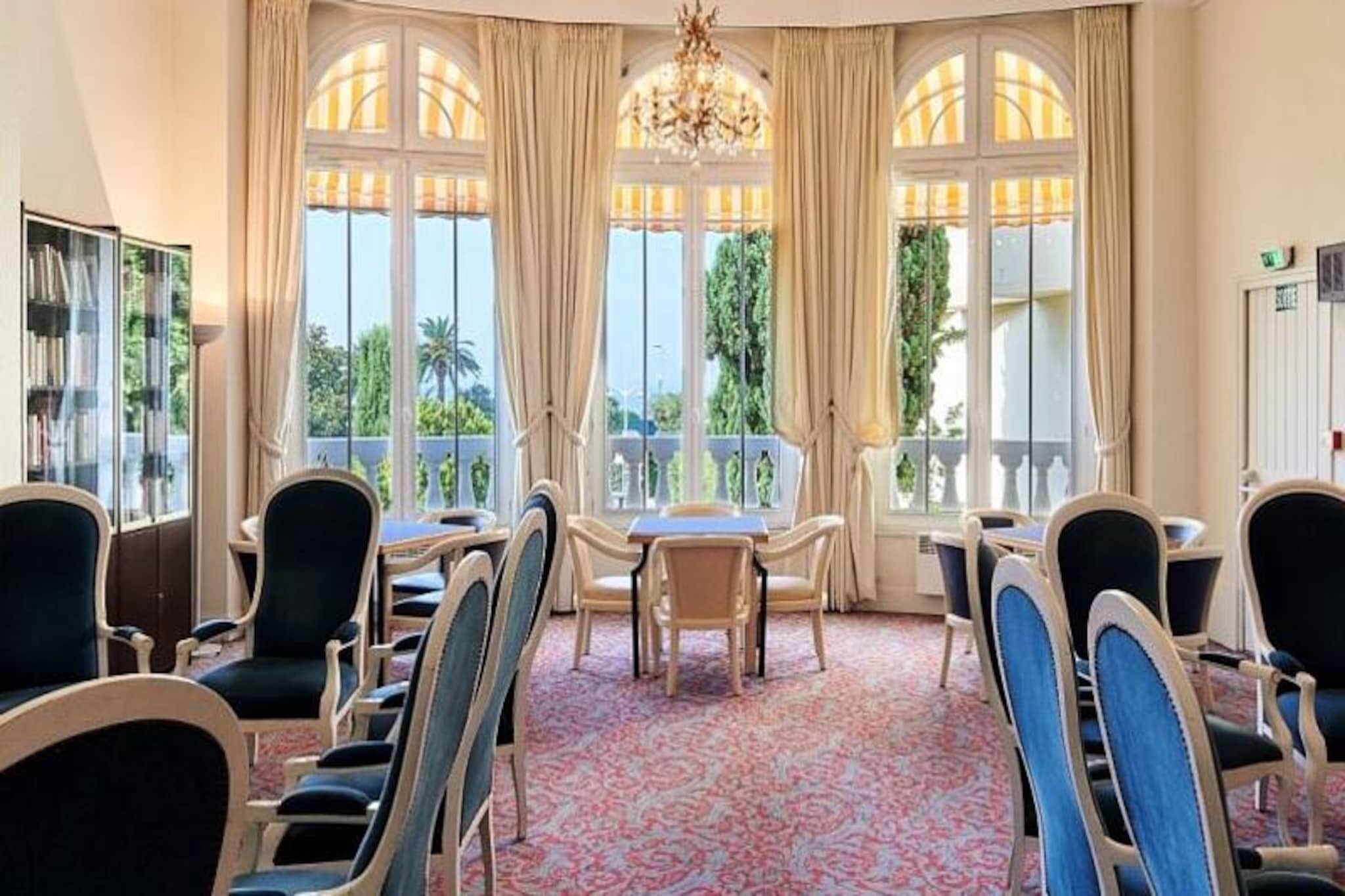 This charming studio apartment, perfect for two guests, offers a serene retreat with breathtaking sea views. Guests can choose between a double bed or two single beds, with the option to add a crib for families traveling with infants. The property welcomes pets (up to two), making it ideal for pet-friendly vacations. Wi-Fi is included for seamless connectivity, ensuring a comfortable and relaxing stay.

Ideally located in the heart of the vibrant town, the apartment is just 500 meters from the sandy beach and 400 meters from bustling markets, quaint cafes, and local shops. For nature enthusiasts, the Esterel Massif is 3 kilometers away, offering stunning hiking trails and scenic vistas. The train station is conveniently situated 350 meters from the property, providing easy access to explore the surrounding attractions.

The apartment features a well-equipped kitchenette with essential appliances, allowing for convenient meal preparation. A modern bathroom with a separate WC completes the amenities, ensuring privacy and comfort. Situated on the third, fourth, or fifth floor, the studio provides stunning views, enhanced by easy access to a Mediterranean-style garden and leisure facilities like a pיtanque court and ping-pong table.  
