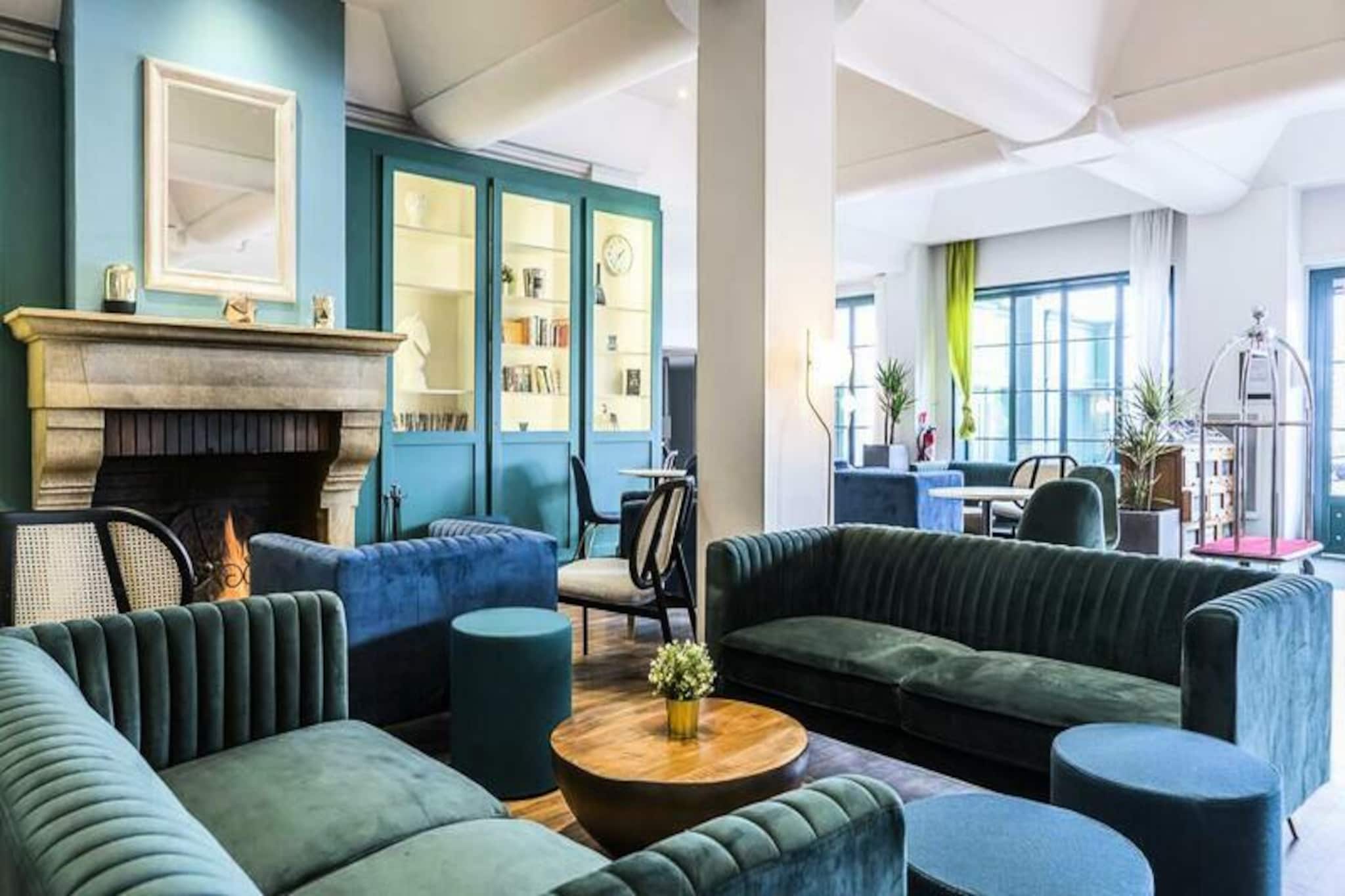 This well-located apartment is perfect for a relaxing stay in Trouville-sur-Mer, offering comfortable accommodations for up to 4 guests. It features 2 convertible sofa beds and a cabin with 2 single bunk beds, ideal for families or groups of friends. The property is pet-friendly, allowing one pet per unit with prior notice. Guests can enjoy modern amenities such as a flat-screen TV, free Wi-Fi, and a fully equipped kitchenette. The property is also conveniently located with a final cleaning service included.

The apartment’s prime location puts guests just steps away from the charming town center, where they can explore local shops, markets, and cafes. The beautiful beach is only a short walk away, while the famous Deauville boardwalk is a 20-minute stroll, offering a scenic route with views of the coast and the iconic landmarks. Visitors can also enjoy fresh seafood in the area’s renowned restaurants, making this a perfect destination for food lovers.

Inside, the apartment offers a comfortable and practical living space, including a bathroom with either a shower or bathtub, a kitchenette with essential appliances like a stove and refrigerator, and a private balcony. The property also provides a complimentary baby kit (upon request), ensuring a hassle-free stay for families with young children. Guests can also access the indoor swimming pool at the nearby Beach Hotel.

