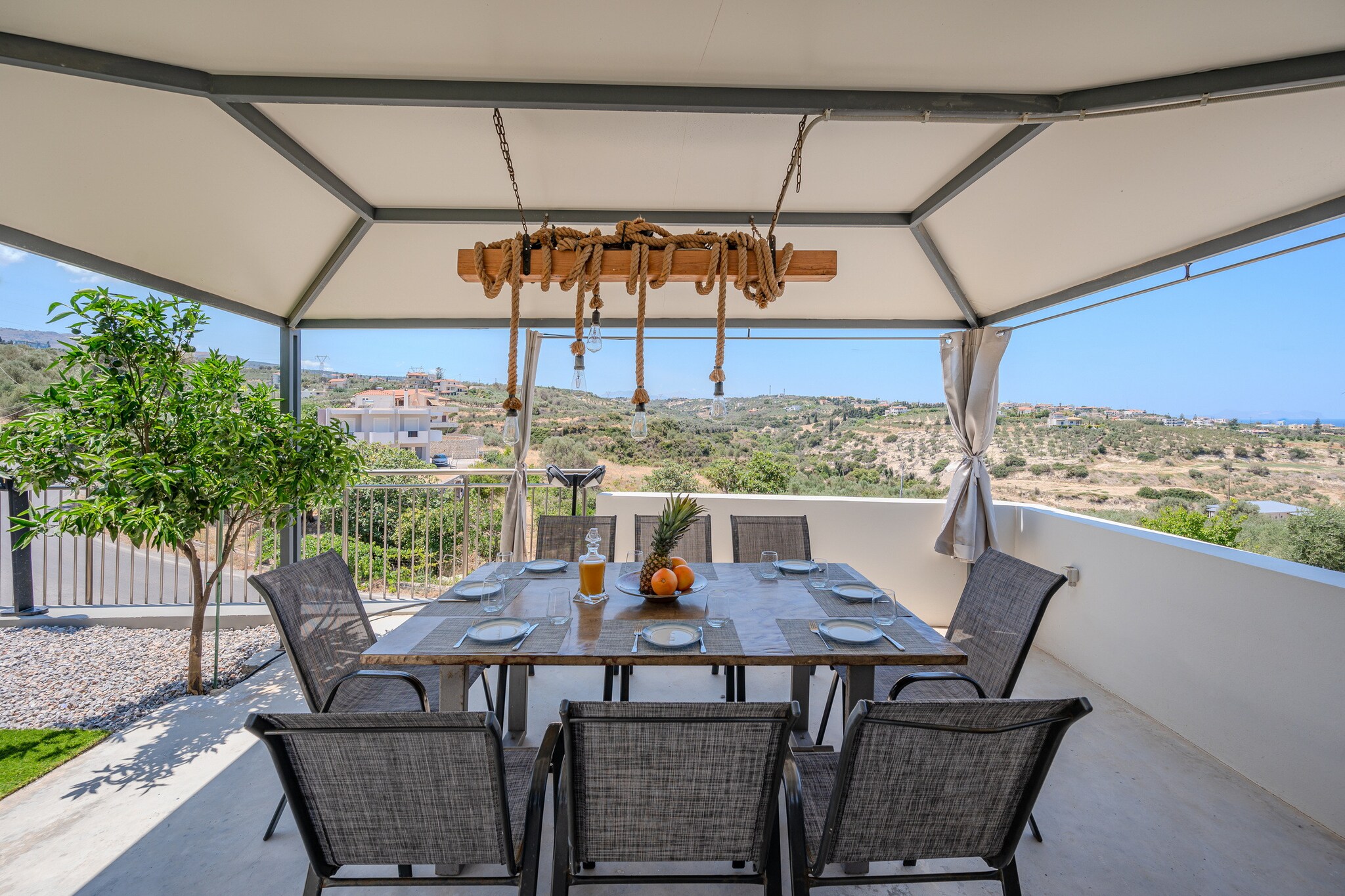 3A's Family Luxury Villa-Terrasbalkon