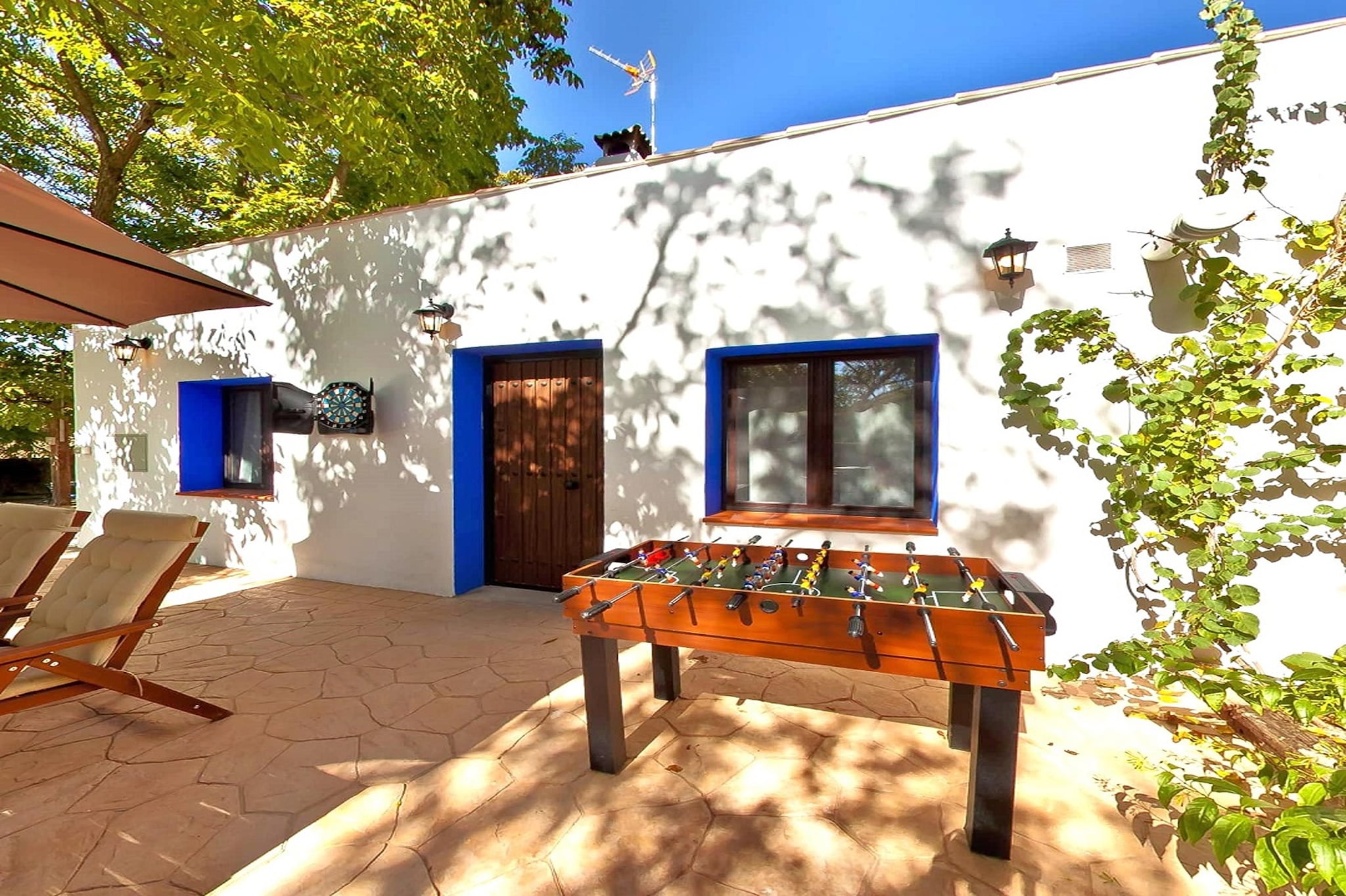 Located 5 km from Carcabuey in the stunning Sierras Subbéticas Cordobesas Natural Park, this accommodation is perfect for large groups and nature lovers. It consists of two units, allowing flexibility for different group sizes. The smaller unit, suitable for 3 people, is fully accessible with 2 bedrooms, an accessible bathroom, and a well-equipped kitchen. The larger unit, for up to 14 people, has 5 bedrooms, 2 bathrooms, a spacious living room with a fireplace, and a modern kitchen. Both units can be connected internally for larger groups.

The outdoor space offers a shaded area under walnut trees, a barbecue, and a ping-pong table, perfect for relaxation and fun. A 6-person jacuzzi adds extra luxury, and the large 9 x 18 m pool, complete with a slide, is surrounded by a 200 m² lawn with sun loungers and parasols. Guests can explore the 2-hectare orchard filled with fruit trees and a summer garden.

This accommodation is ideally located for hiking and cycling enthusiasts, with access to the natural beauty of the surrounding area. The Andalusian cities of Córdoba, Granada, and Málaga are also within reach, offering the perfect balance of relaxation and cultural exploration.