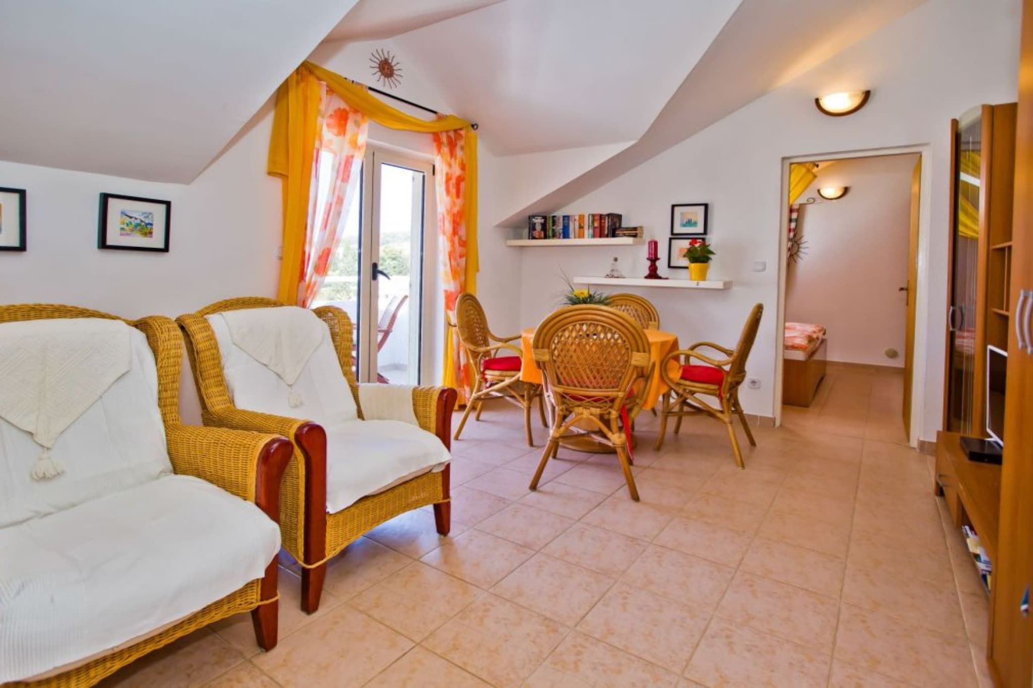 Charming and Sunny Hvar Apartments - One Bedroom Apartment with Balcony (owner 6)-Woonkamer