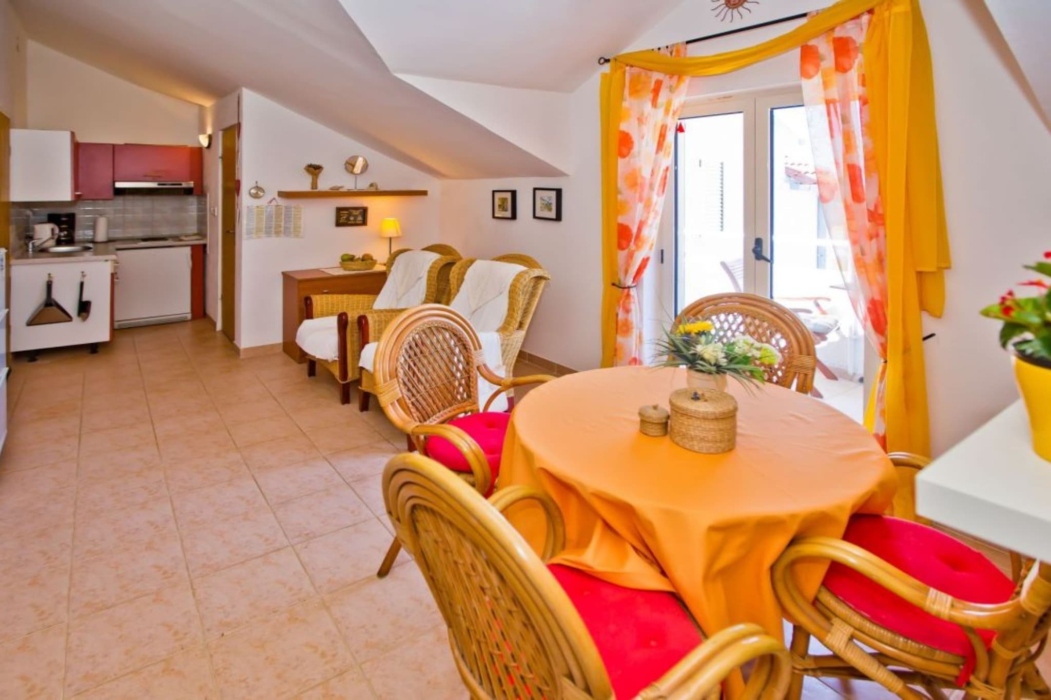 Charming and Sunny Hvar Apartments - One Bedroom Apartment with Balcony (owner 6)-Woonkamer