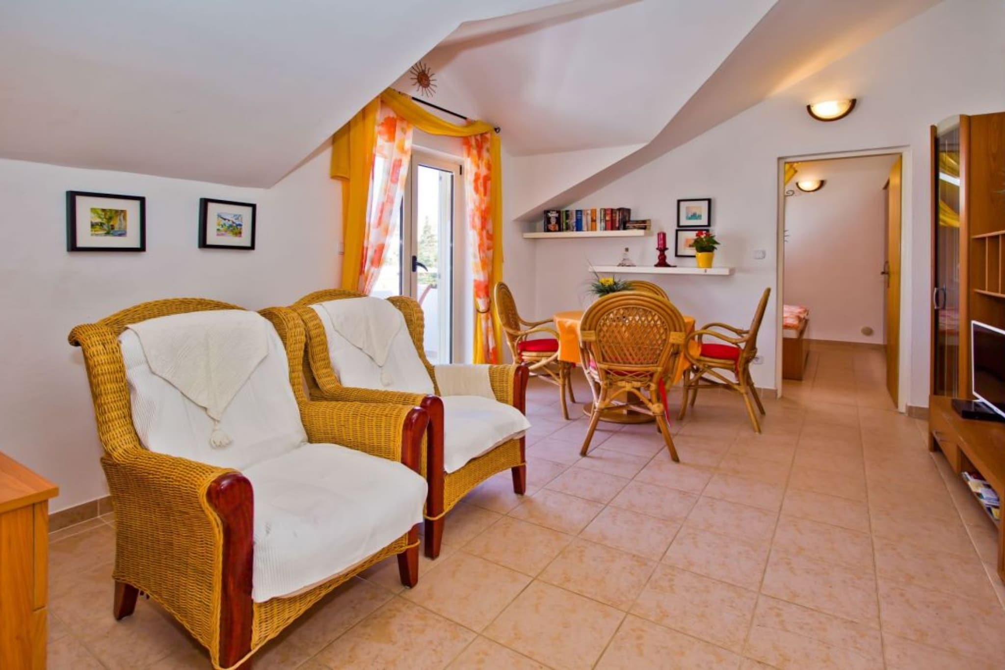 Charming and Sunny Hvar Apartments - One Bedroom Apartment with Balcony (owner 6)-Woonkamer