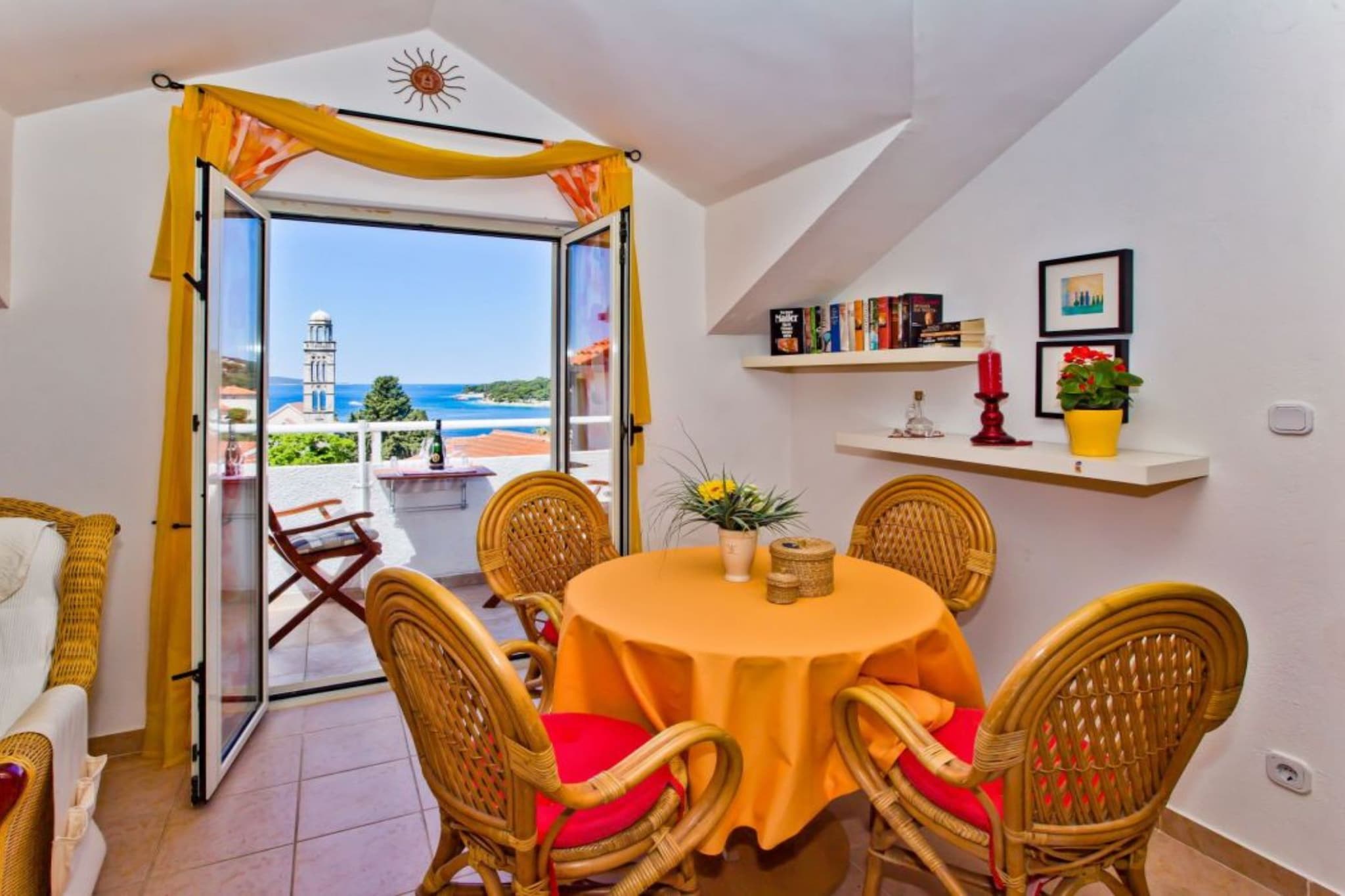 Charming and Sunny Hvar Apartments - One Bedroom Apartment with Balcony (owner 6)-Eetkamer