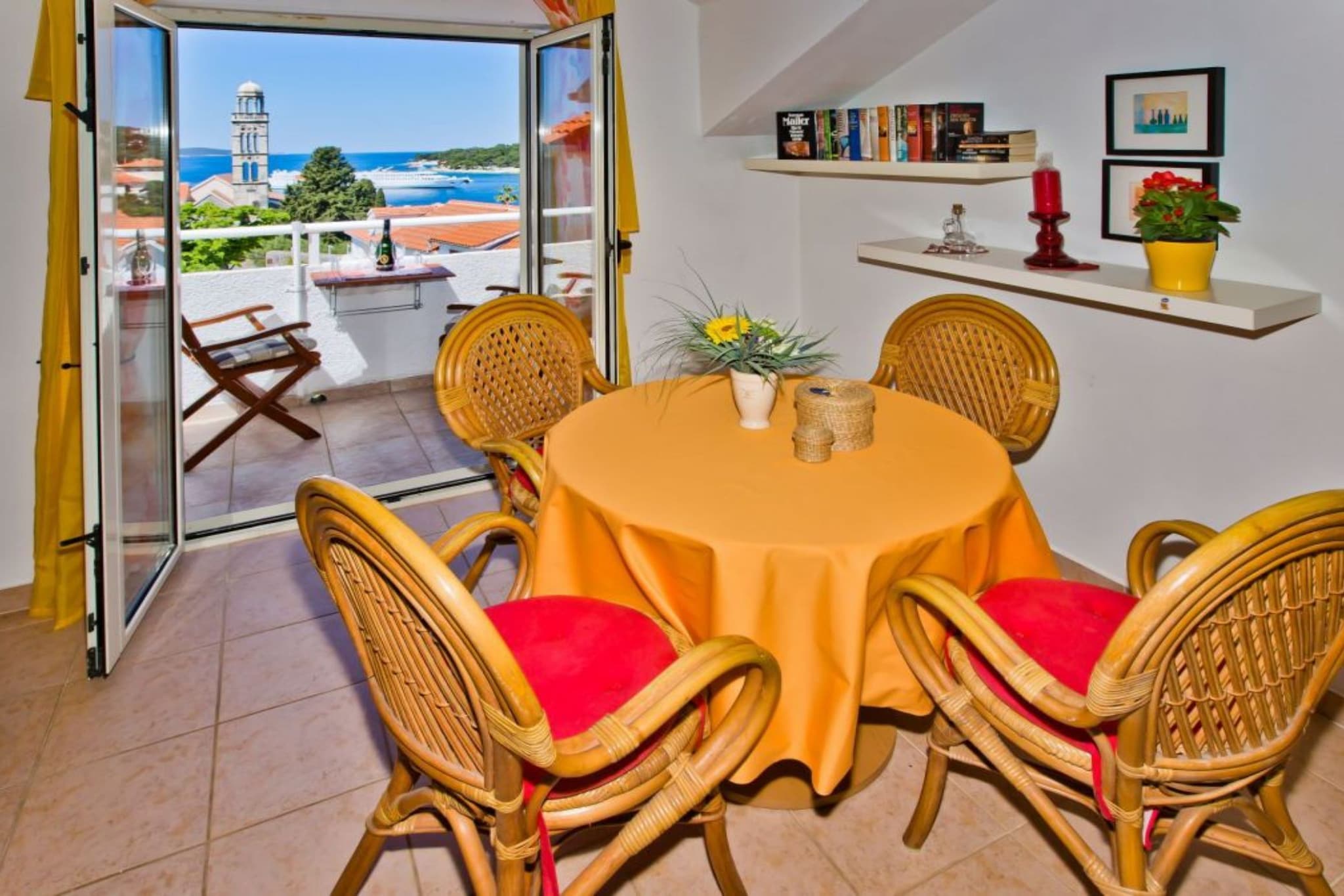 Charming and Sunny Hvar Apartments - One Bedroom Apartment with Balcony (owner 6)-Eetkamer