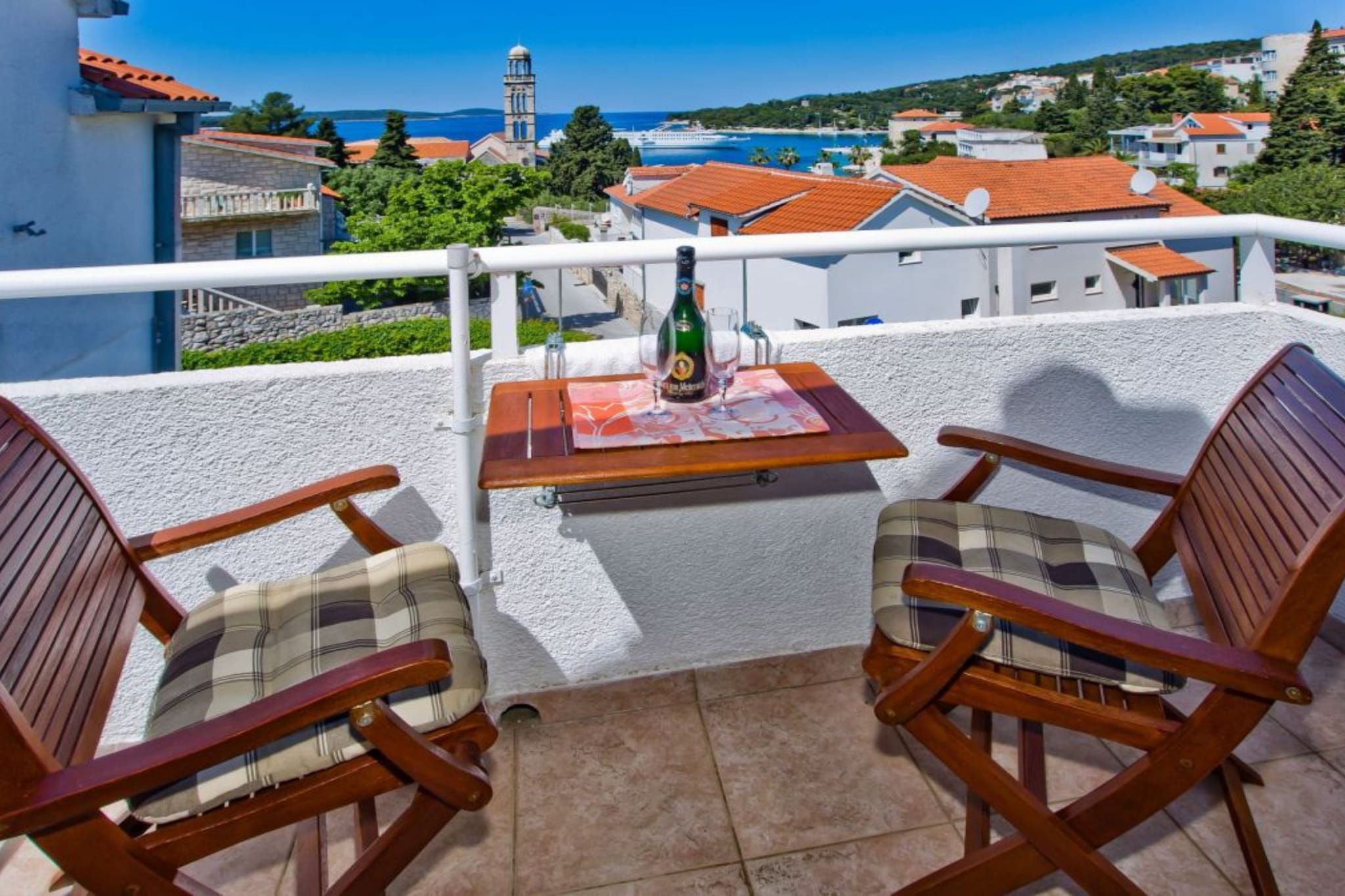 Charming and Sunny Hvar Apartments - One Bedroom Apartment with Balcony (owner 6)-Terrasbalkon