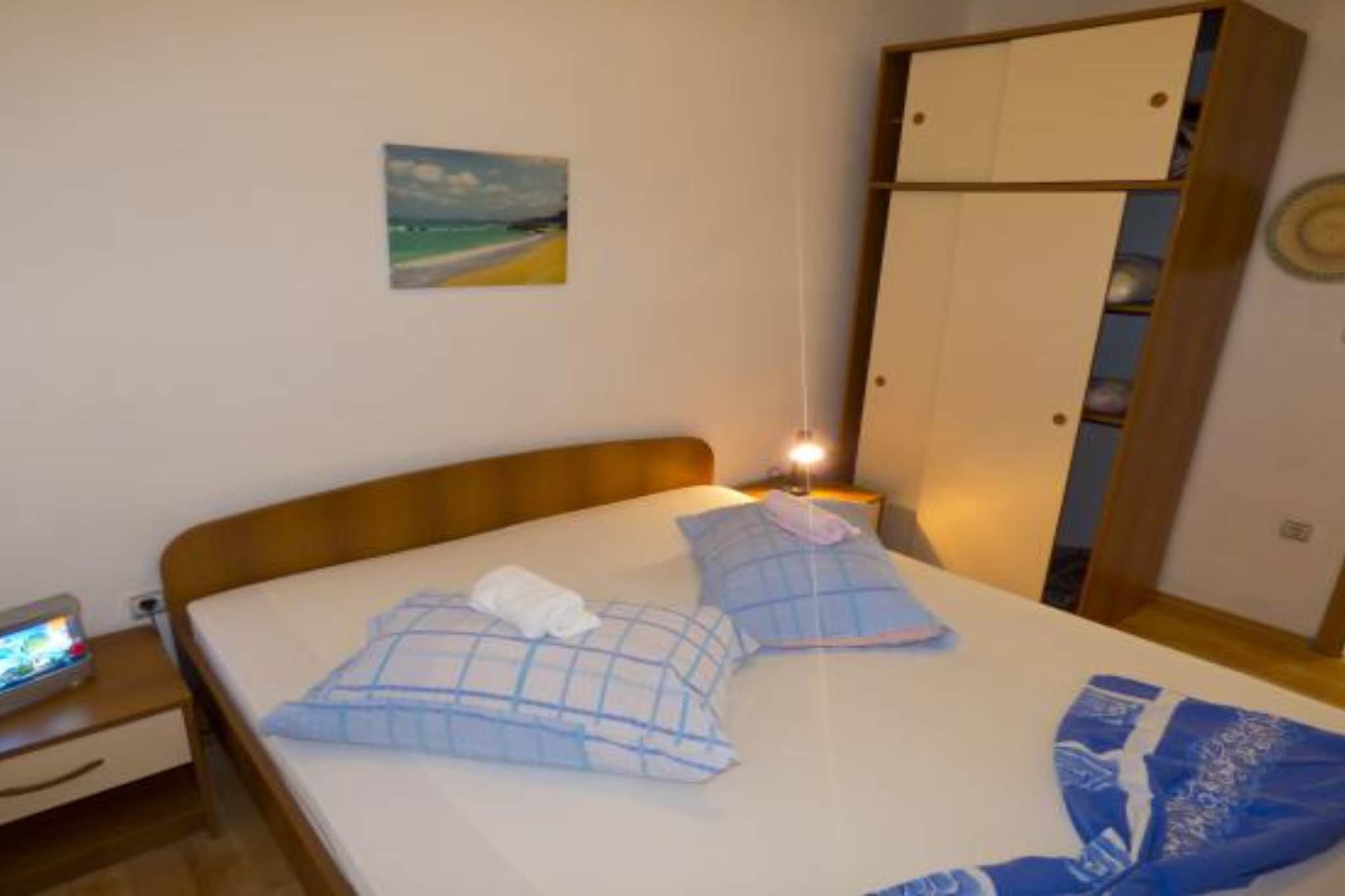 Beachfront Apartments Plaža - Two Bedroom Apartment A4-Schlafzimmer