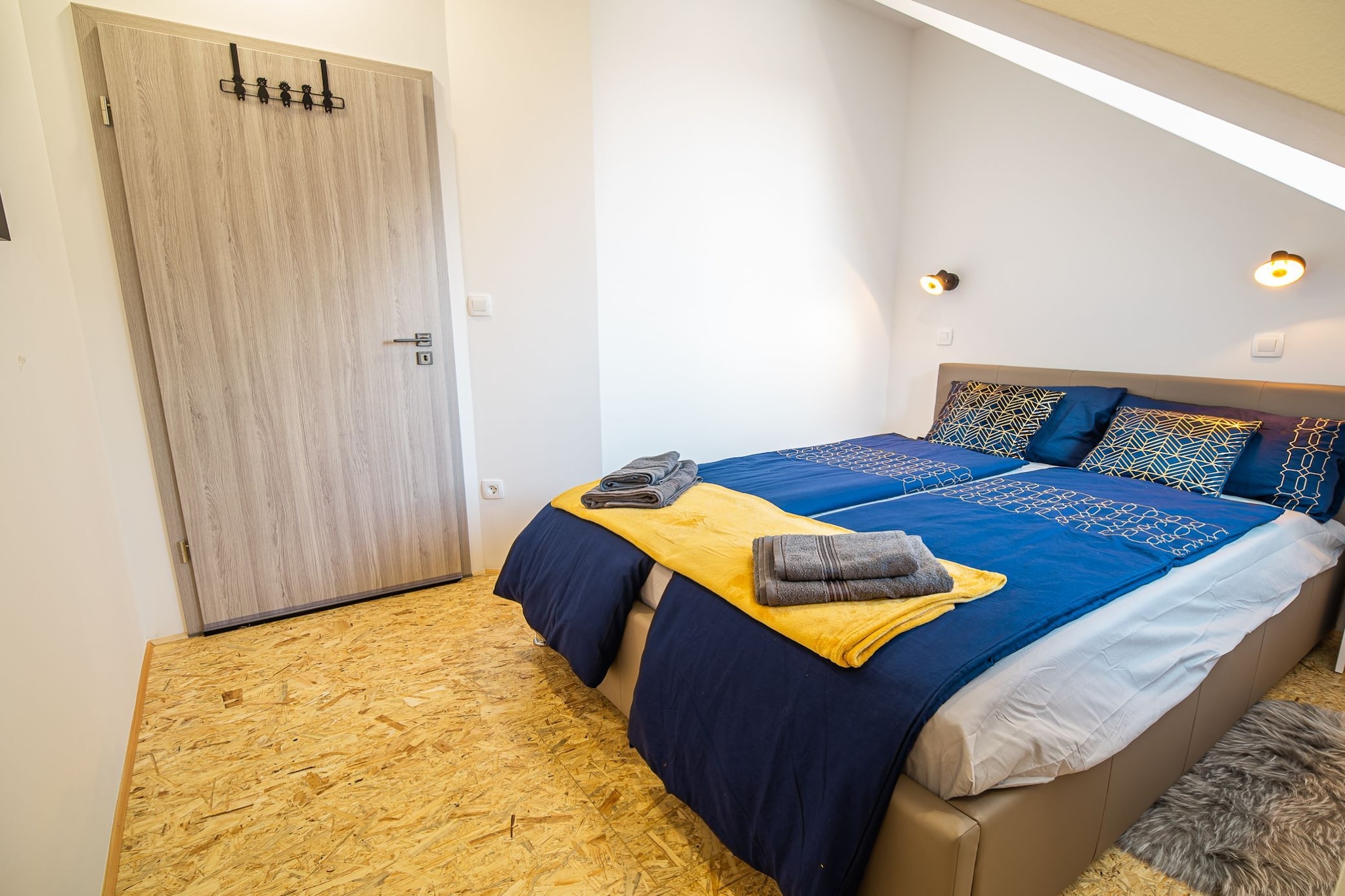 City Modern and Vibrant Apartments Ljubljana - One Bedroom Apartment-Slaapkamer