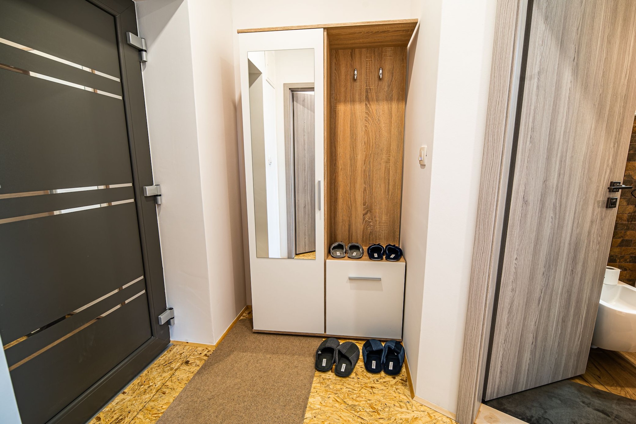 City Modern and Vibrant Apartments Ljubljana - One Bedroom Apartment-Slaapkamer