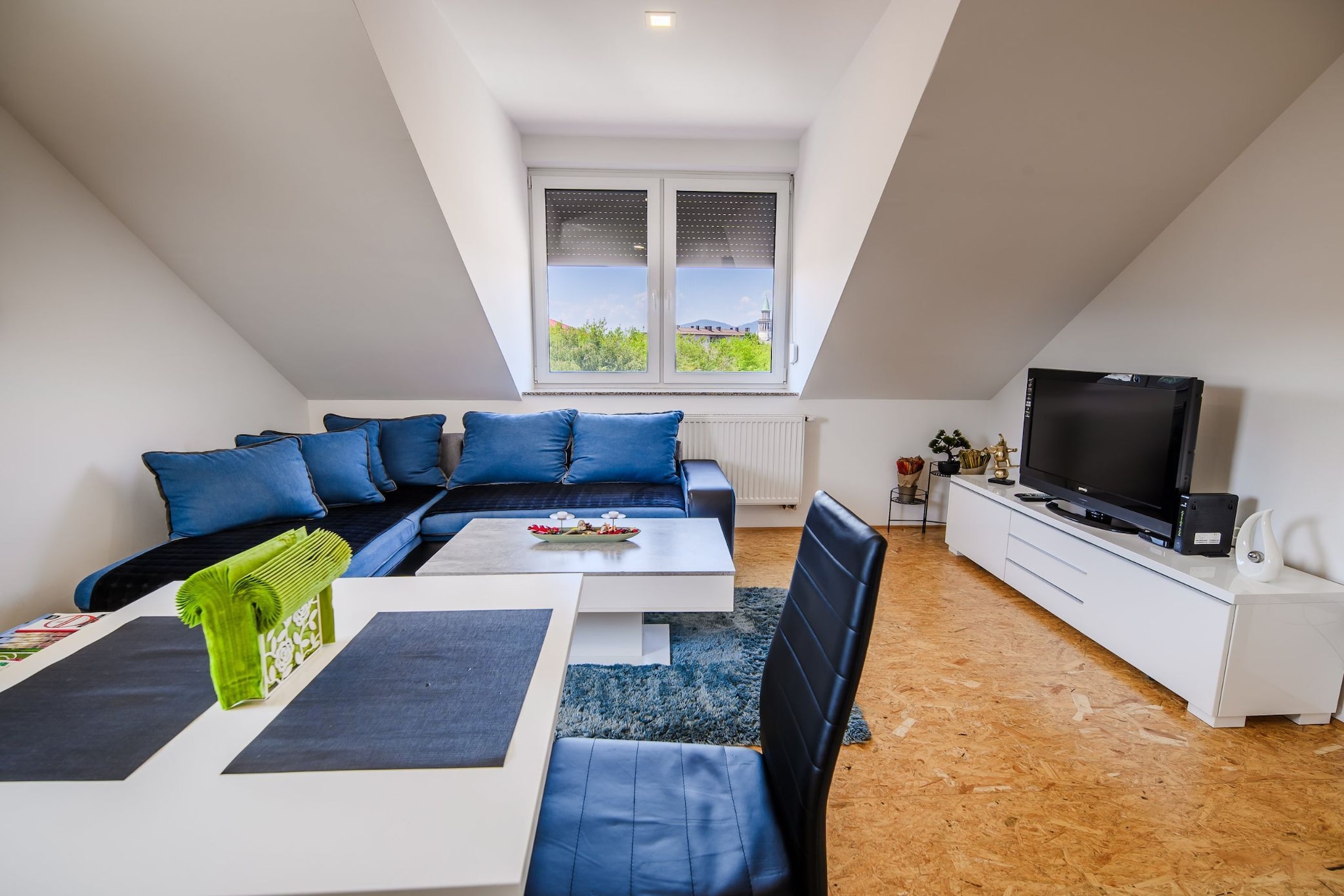 City Modern and Vibrant Apartments Ljubljana - Classic One Bedroom Apartment (owner A2)-Woonkamer