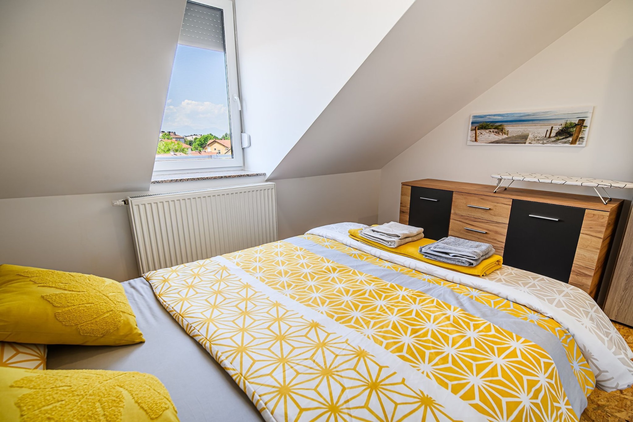 City Modern and Vibrant Apartments Ljubljana - Classic One Bedroom Apartment (owner A2)-Slaapkamer