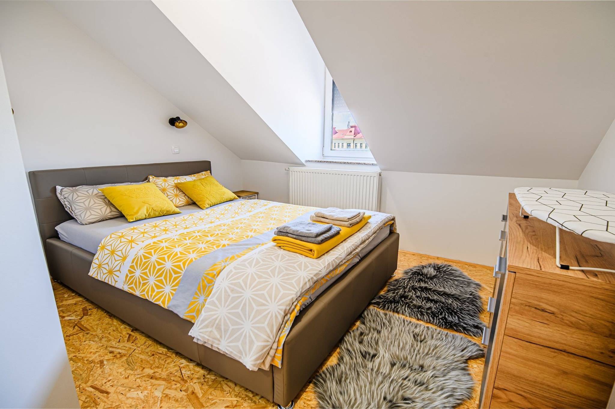 City Modern and Vibrant Apartments Ljubljana - Classic One Bedroom Apartment (owner A2)-Slaapkamer
