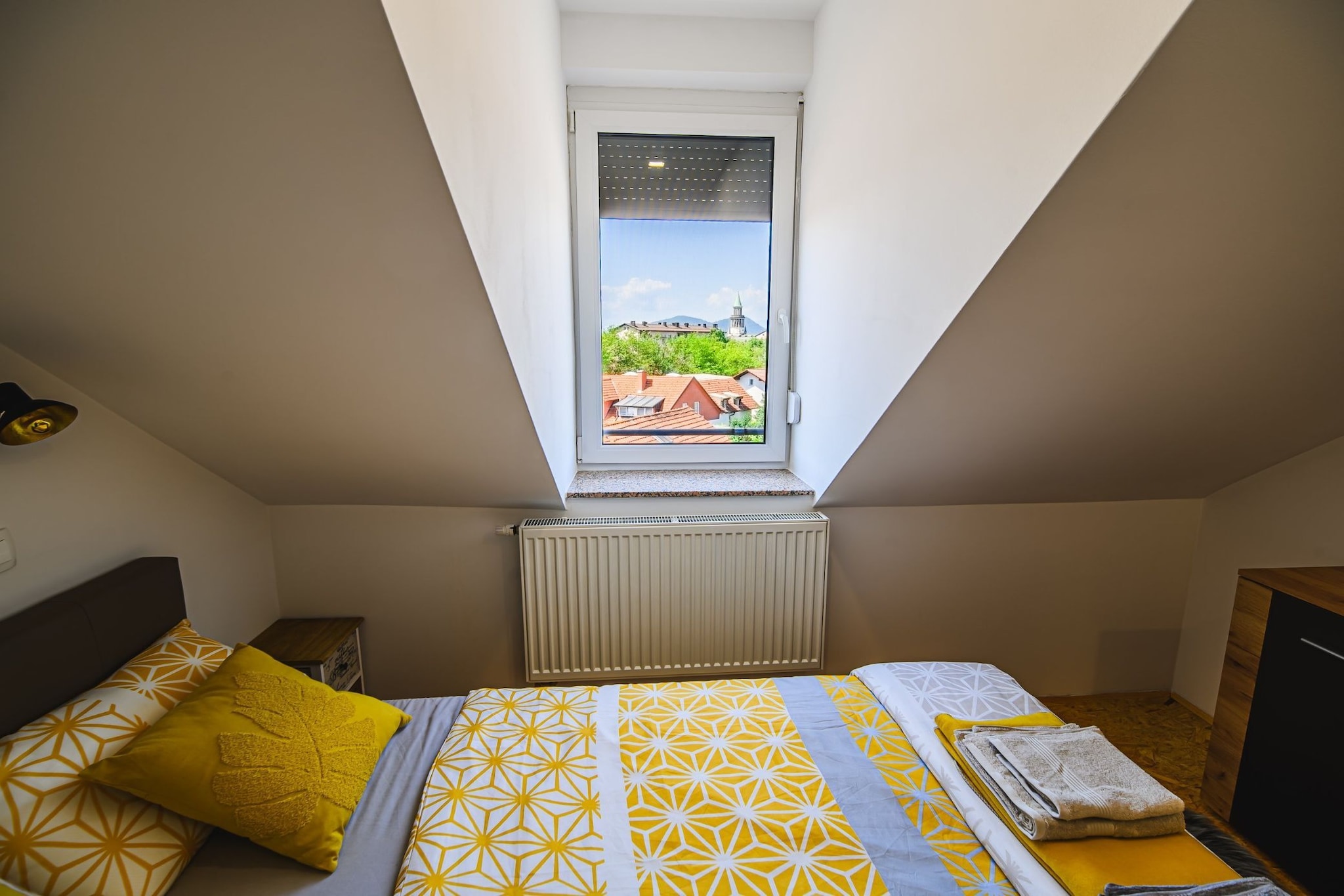 City Modern and Vibrant Apartments Ljubljana - Classic One Bedroom Apartment (owner A2)-Slaapkamer