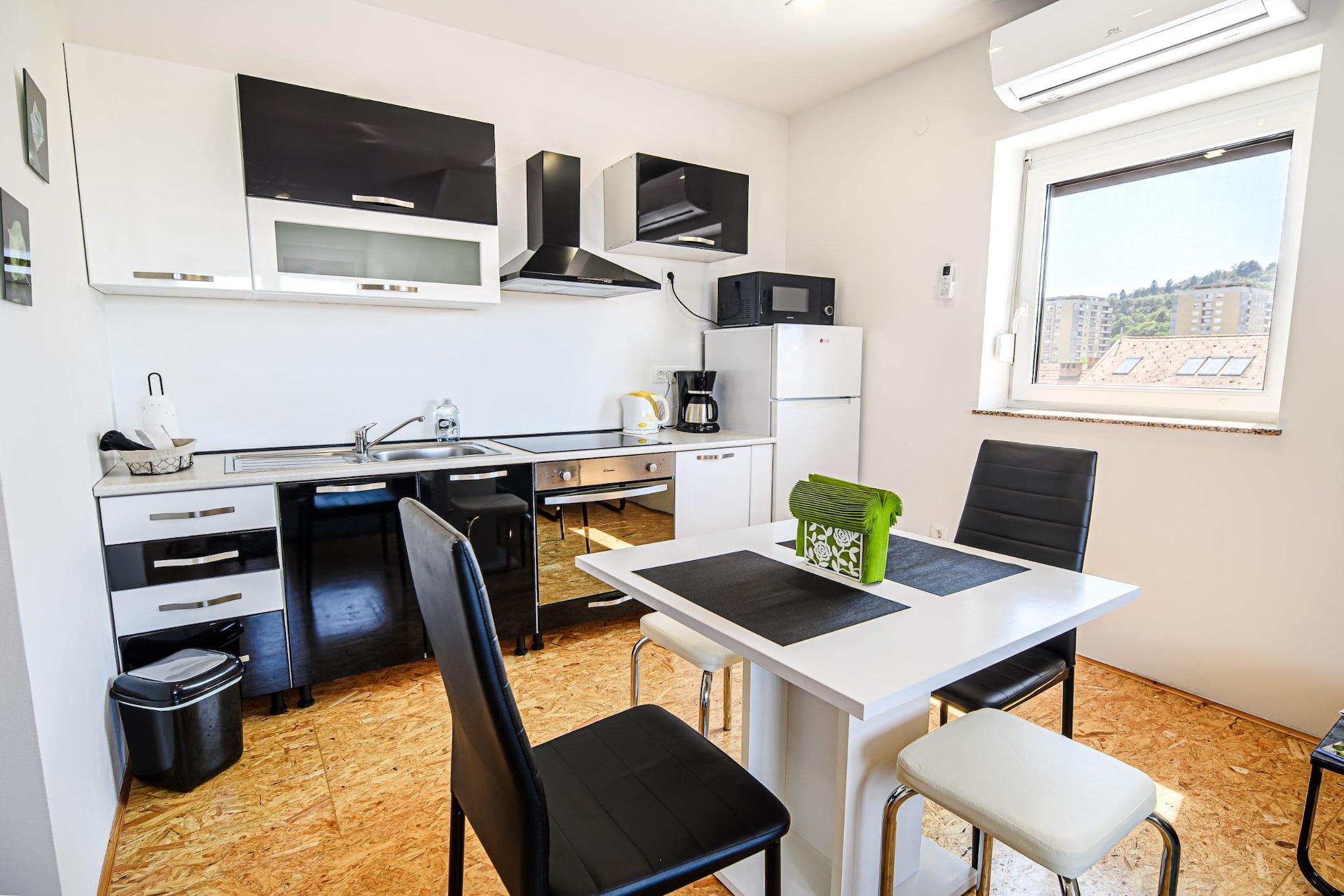 City Modern and Vibrant Apartments Ljubljana - Classic One Bedroom Apartment (owner A2)-Keuken