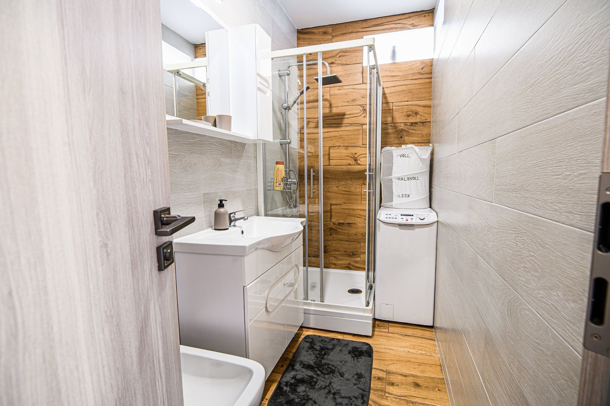 City Modern and Vibrant Apartments Ljubljana - Classic One Bedroom Apartment (owner A2)-Badkamer