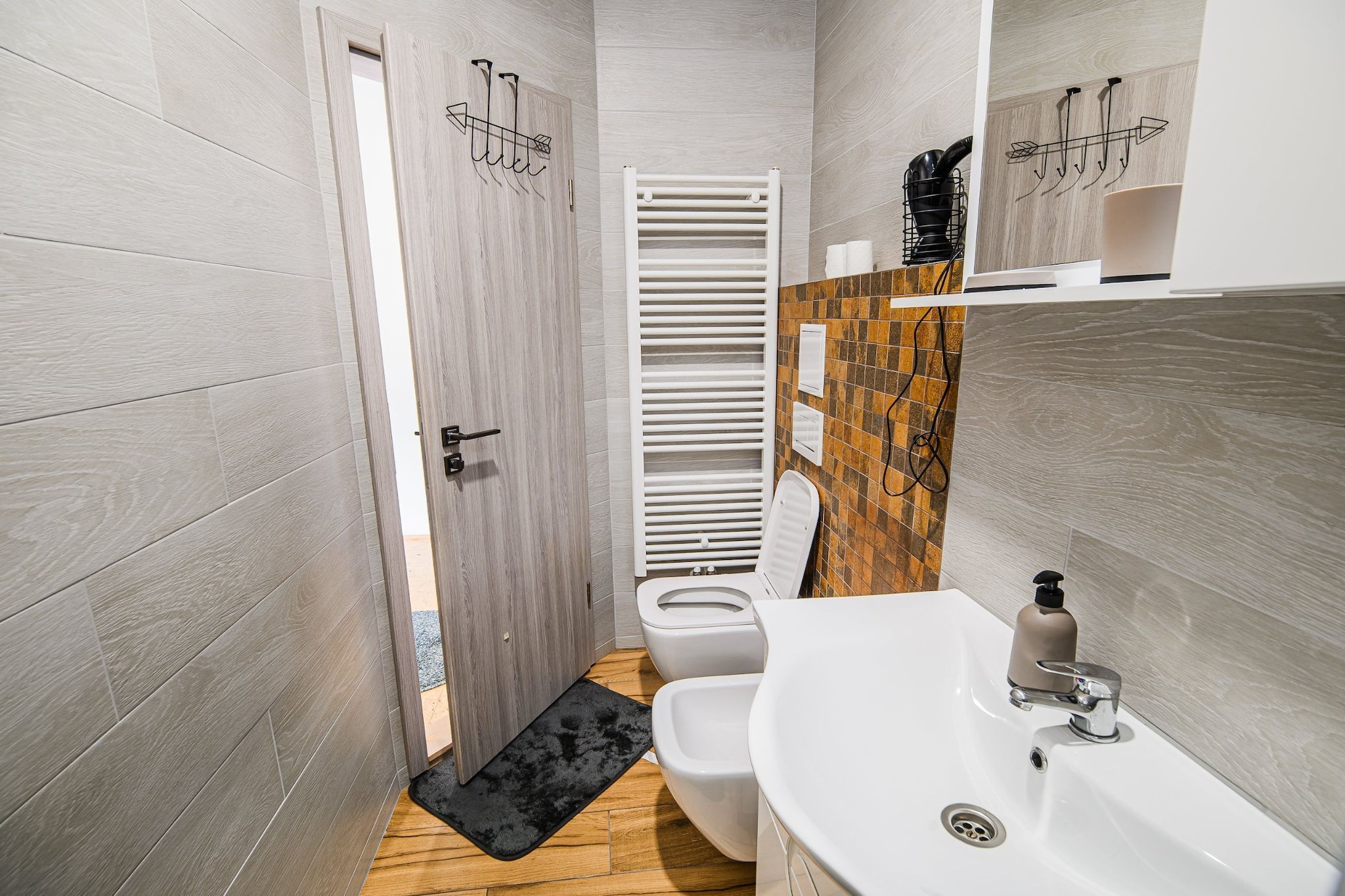 City Modern and Vibrant Apartments Ljubljana - Classic One Bedroom Apartment (owner A2)-Badkamer
