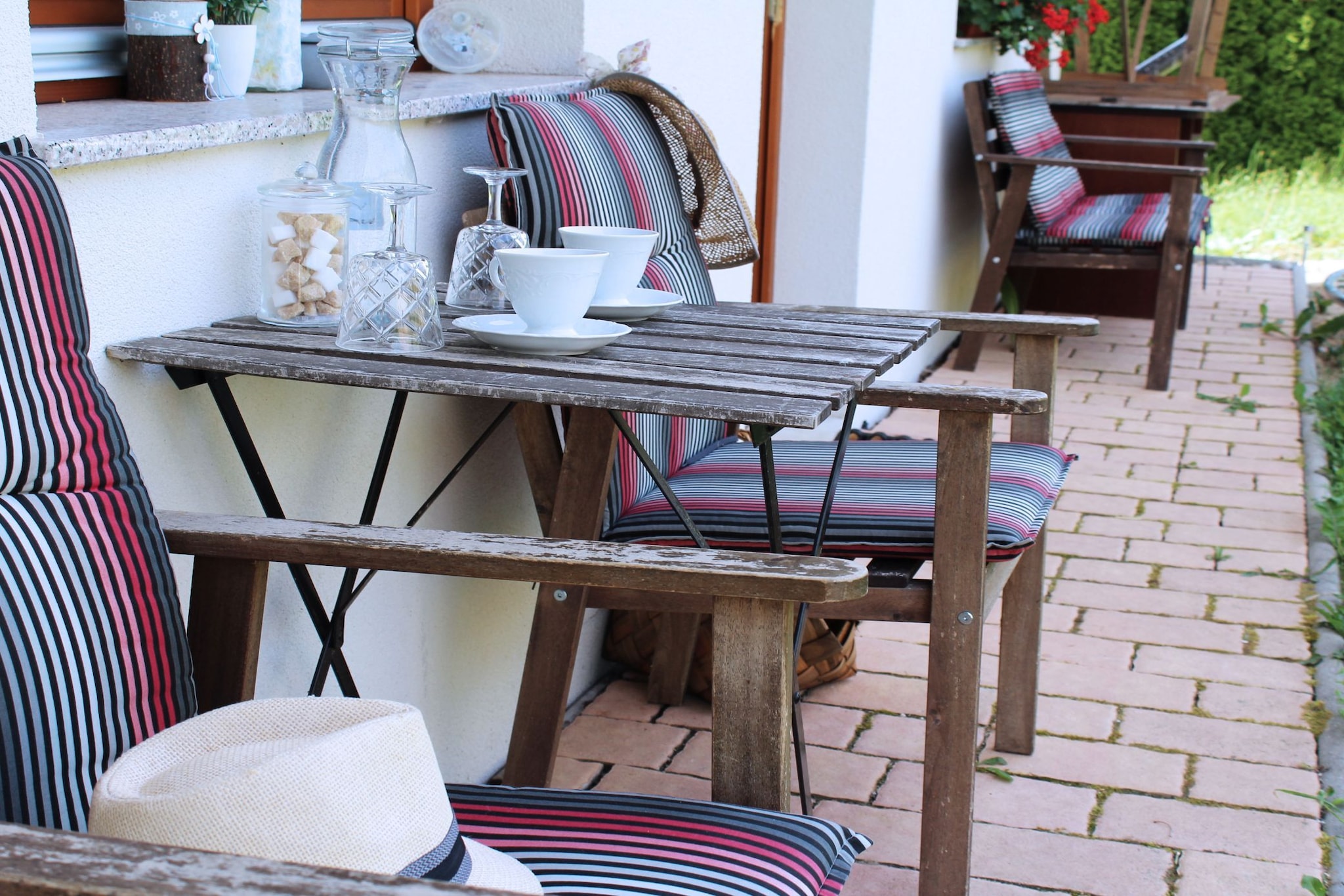 Rustic Refuge Glamping with Hot-Tub and Sauna - Two Bedroom Apartment with Terrace