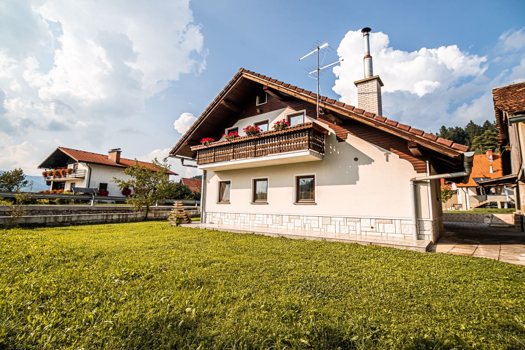 Idyllic Mountain Getaway Holiday Home - Two Bedroom Holiday Home-Extérieur